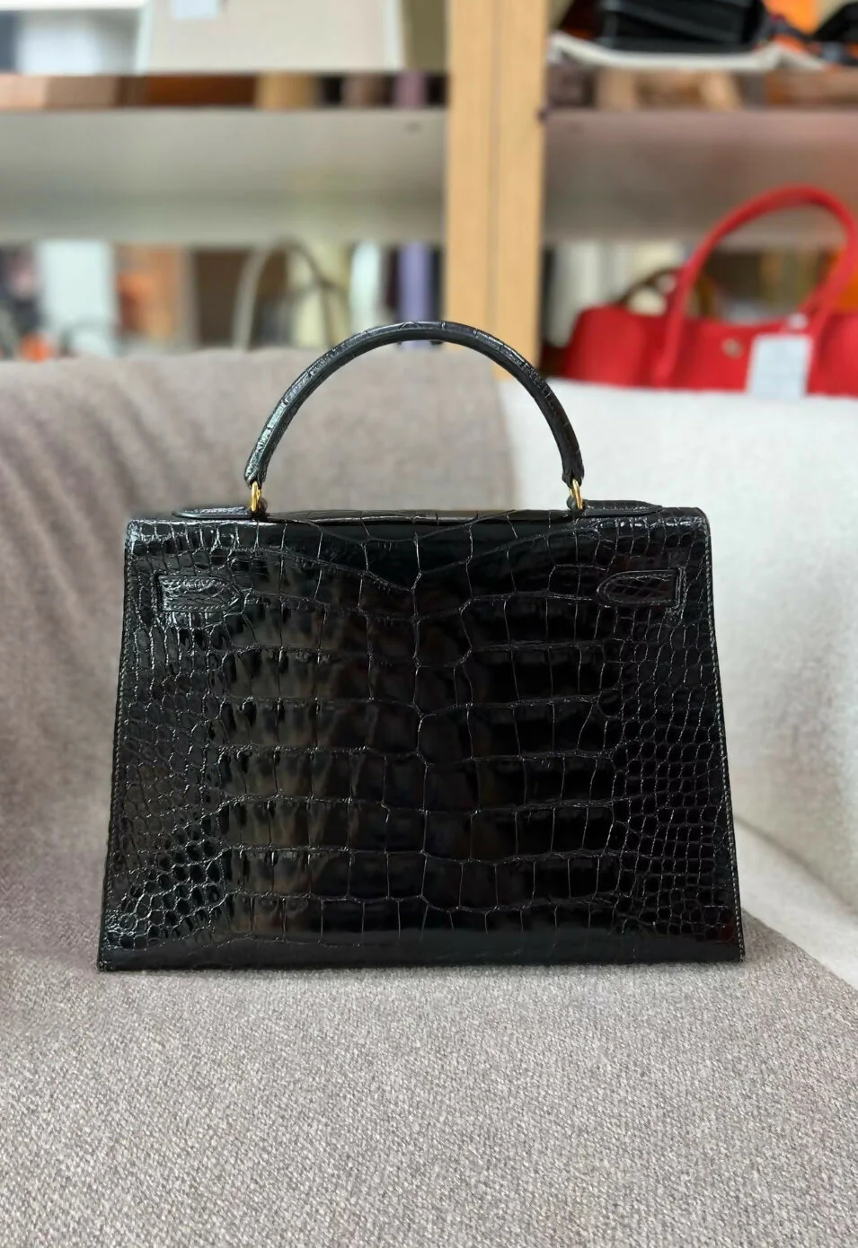 Vintage Hermes kelly 32 black shiny crocodile leather gold hardware - Image 3