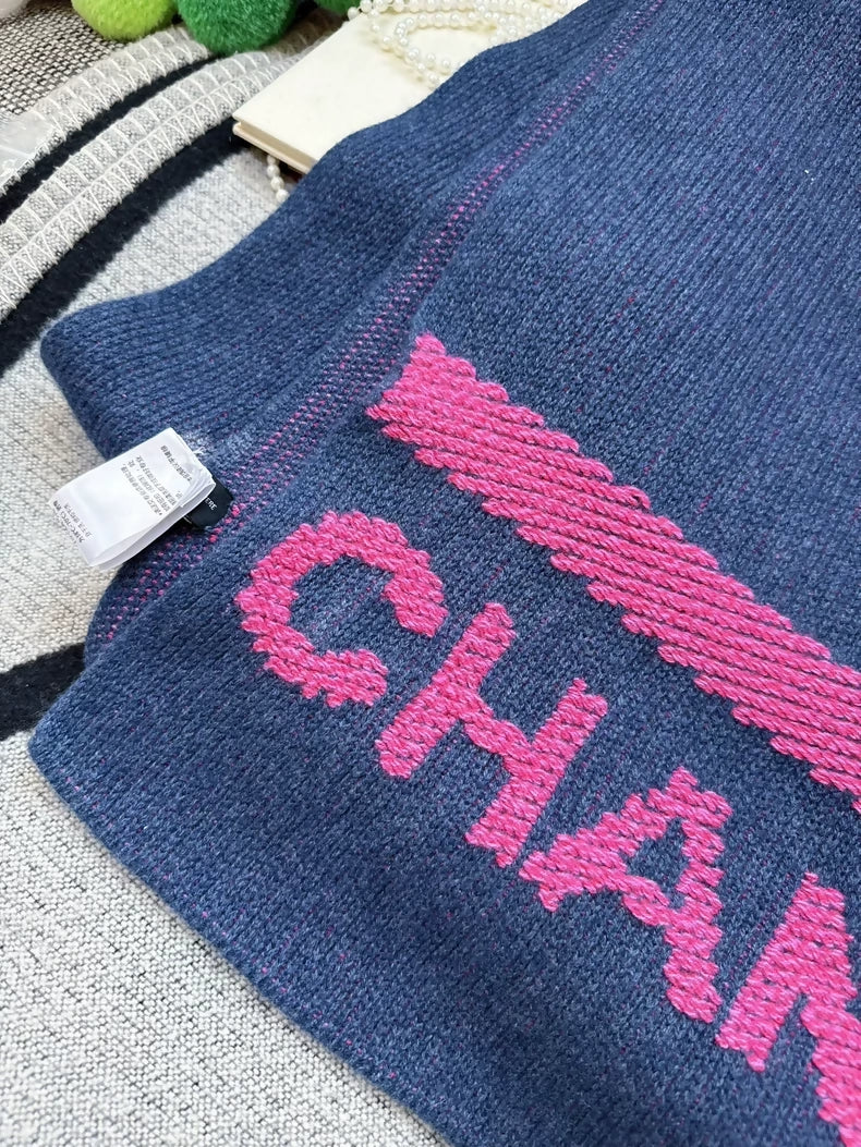 Chanel 22 pink cashmere scarf with Chanel logo and denim blue - Image 2