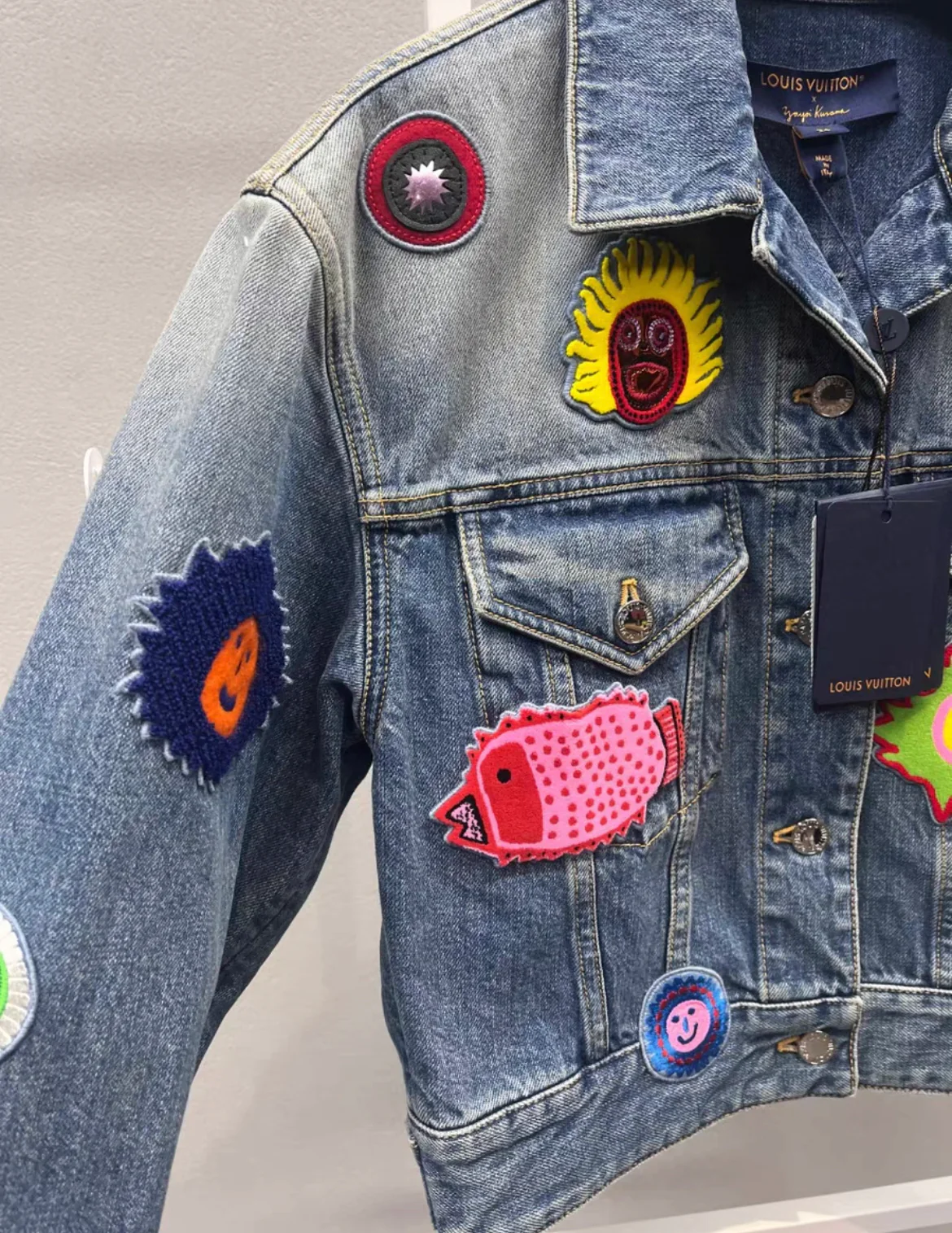 LOUIS VUITTON Yayoi Kusama 2023 Faces leather wool patch denim jacket FR34 - Image 3