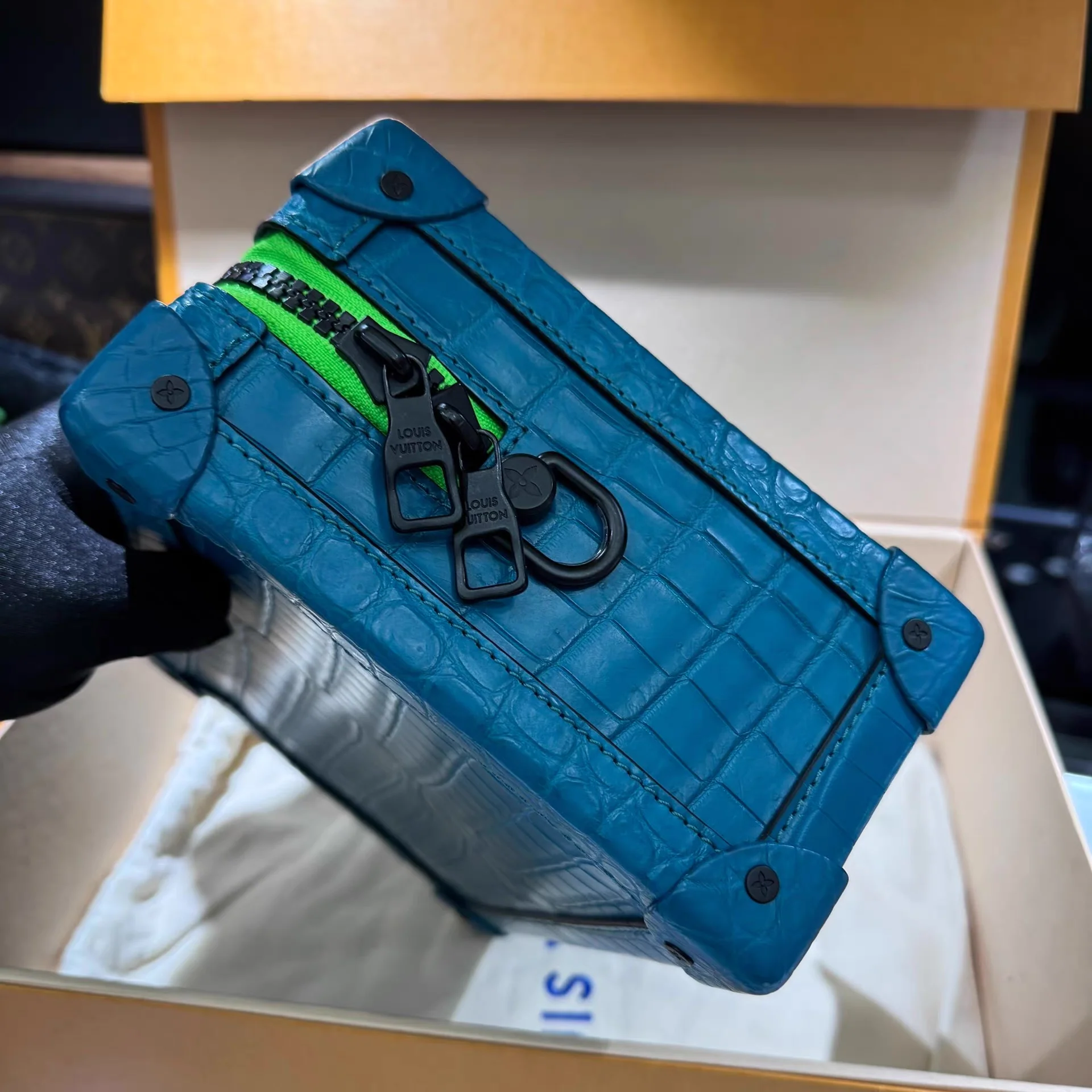 Louis Vuitton Blue Alligator Soft Trunk Mini bag - Image 3