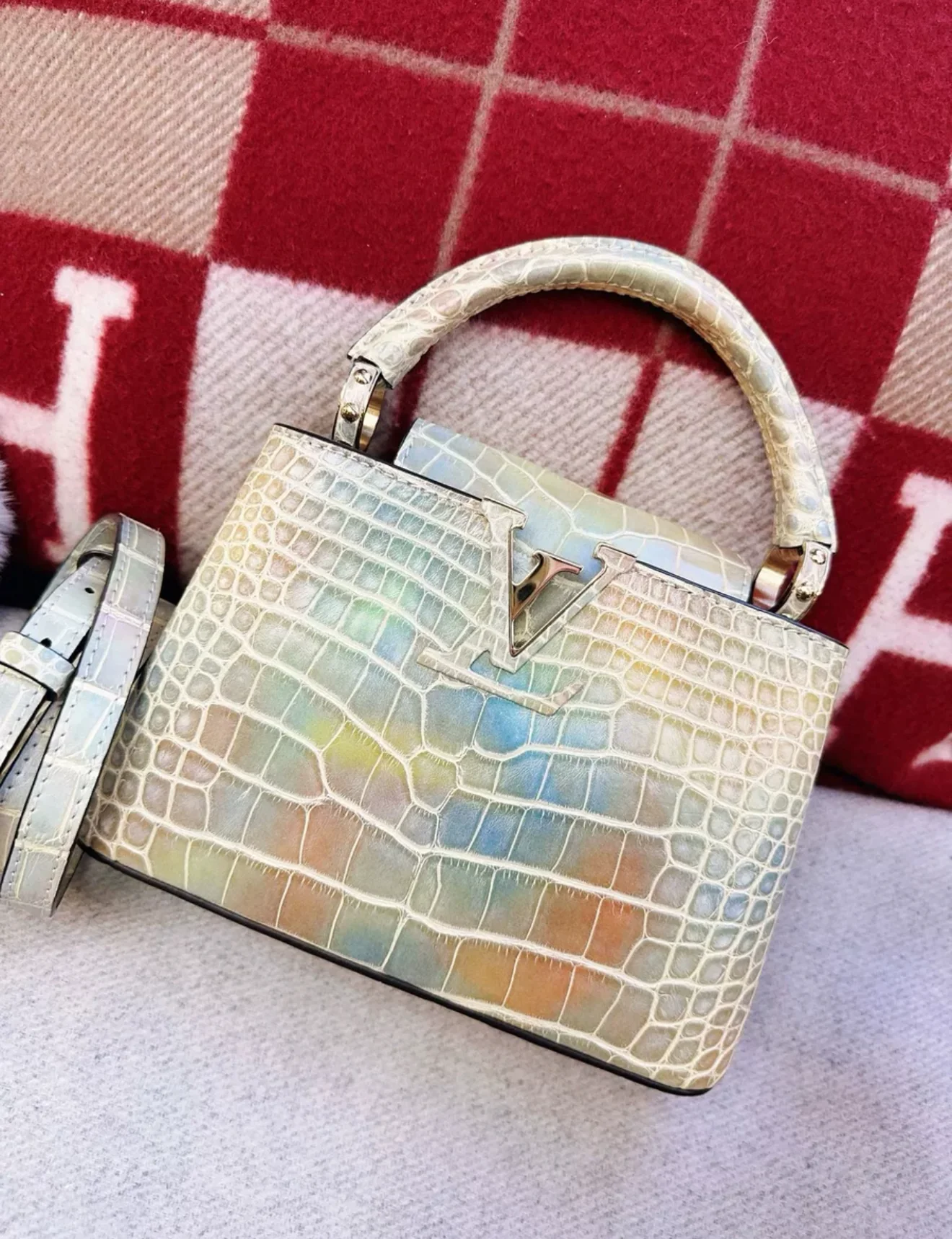 Louis Vuitton Capucines coral crocodile leather - Image 3