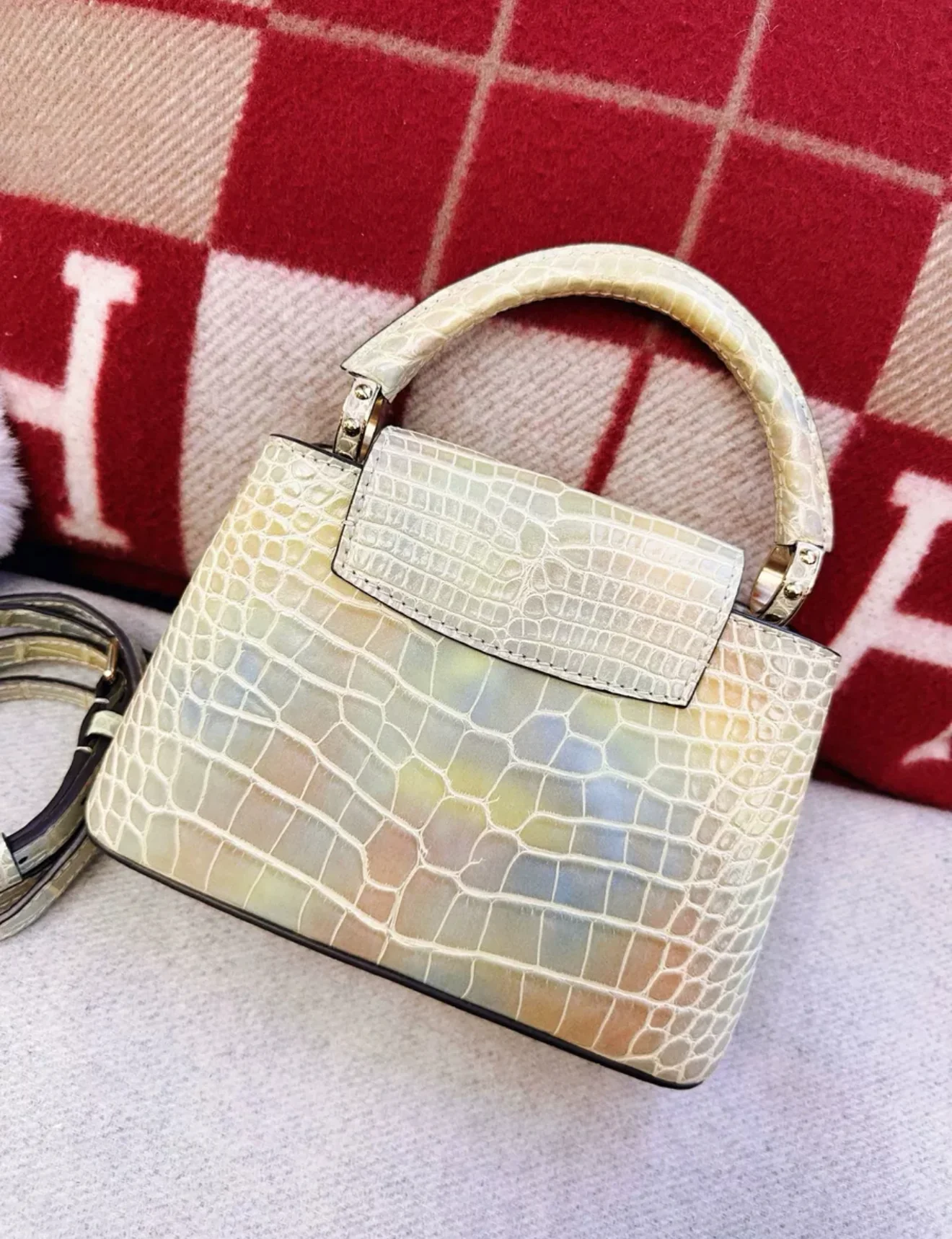 Louis Vuitton Capucines coral crocodile leather - Image 4