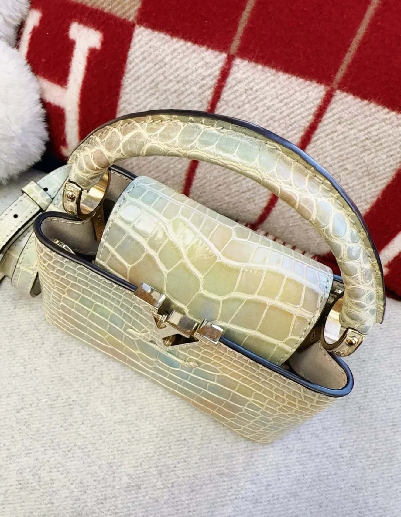 Louis Vuitton Capucines coral crocodile leather - Image 7