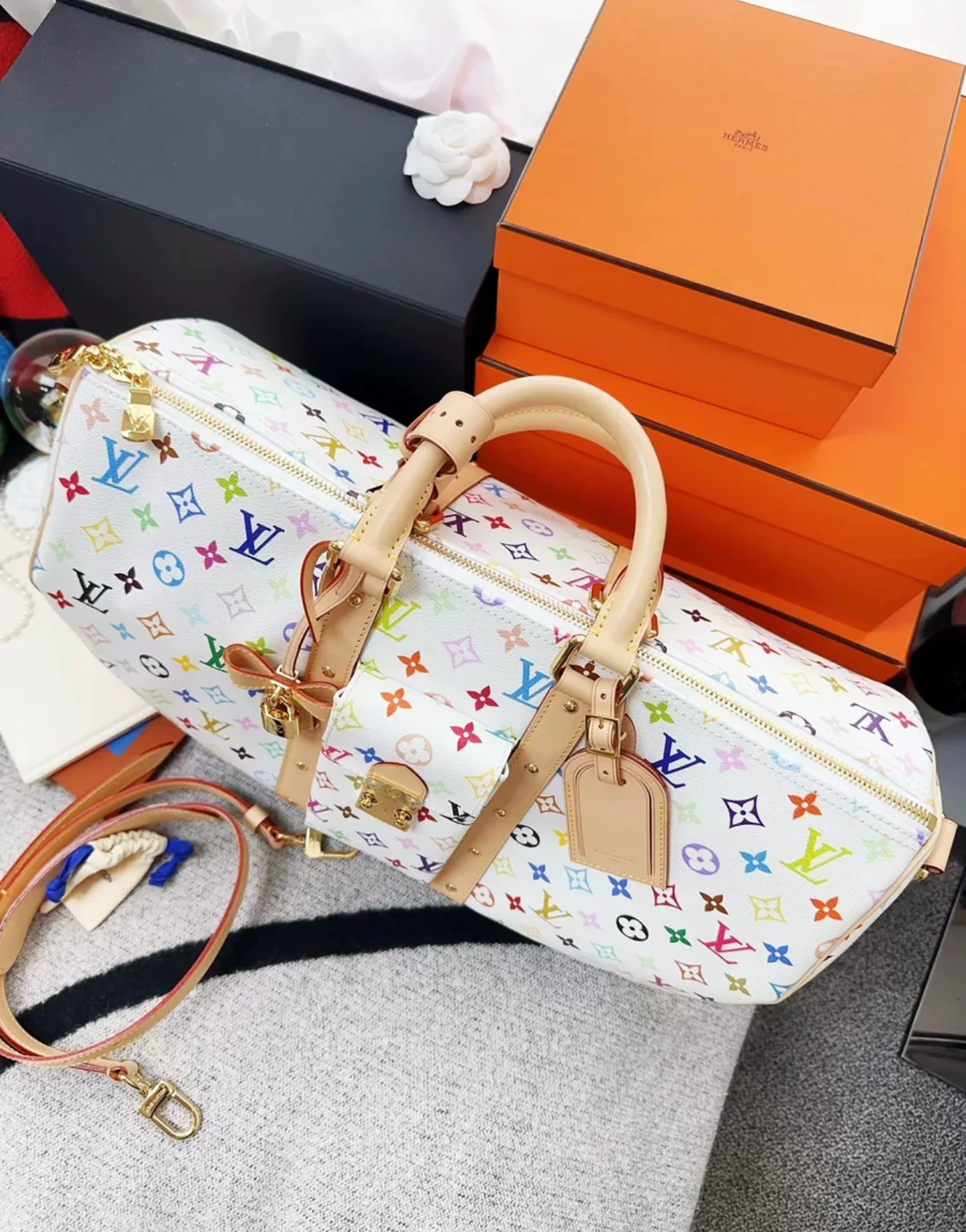Louis Vuitton LV x Takashi Murakami Keepall 45 travel bag, white tri-color print - Image 5