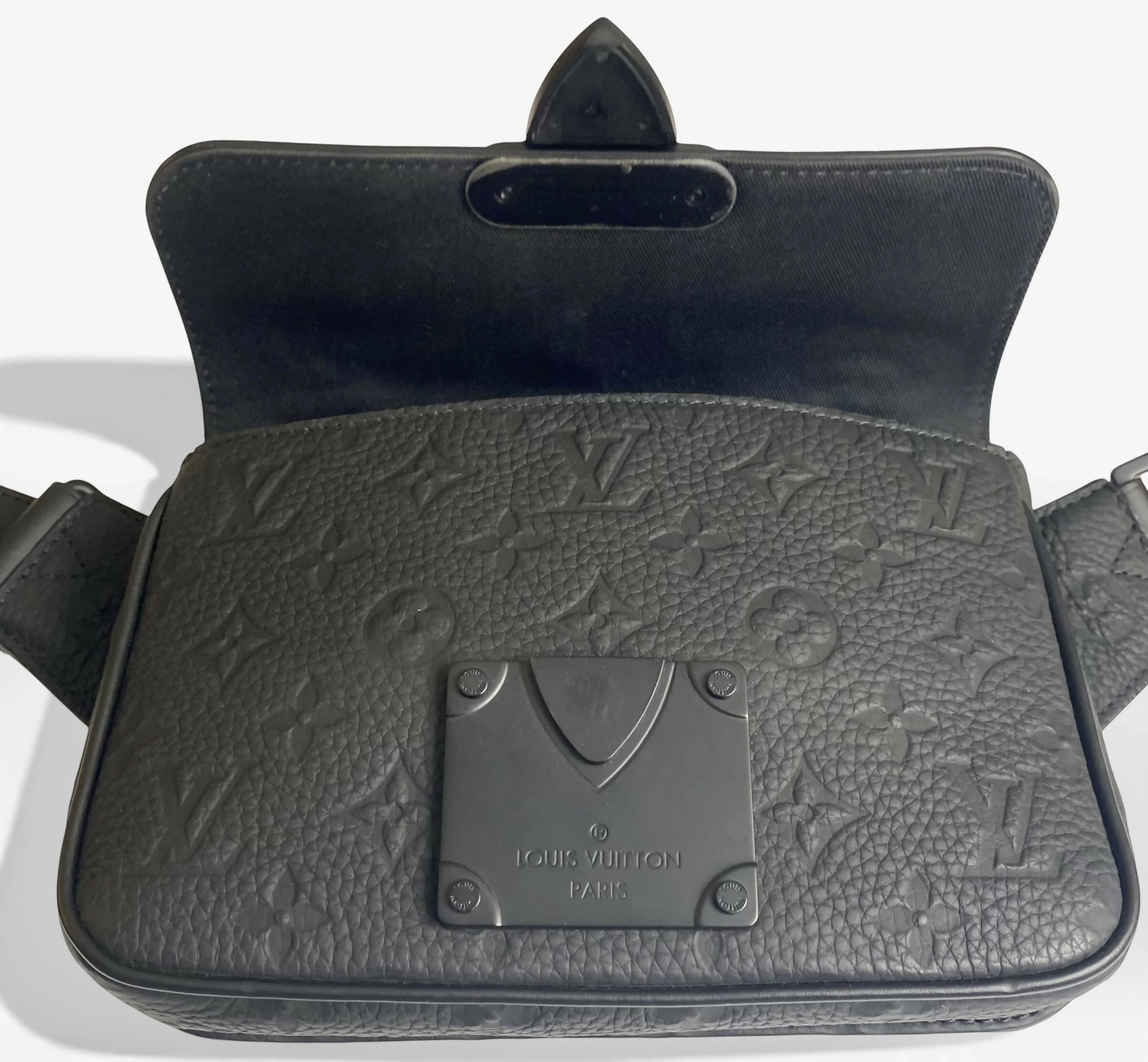 Louis Vuitton Matte Black Taurillon Monogram S Lock Sling Crossbody Waist Bag - Image 8