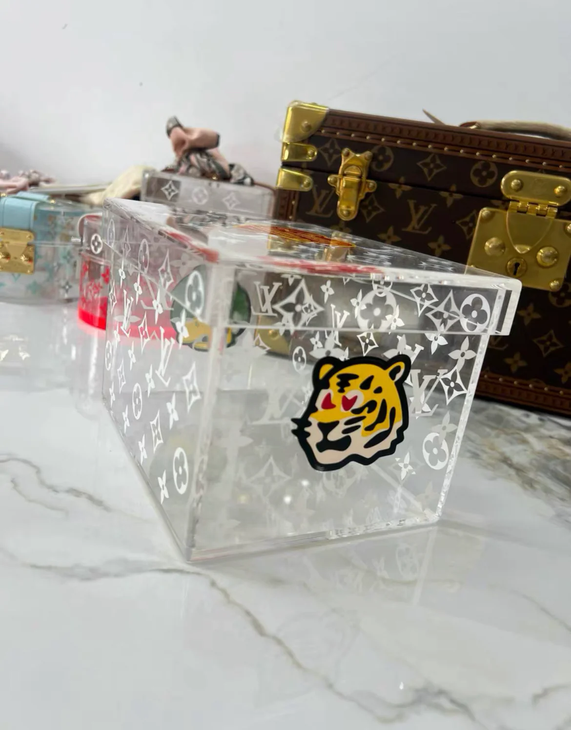Louis Vuitton Nigo transparent box with duck and tiger characters - Image 4