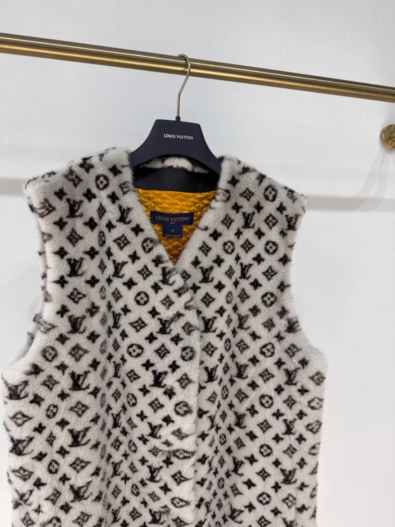 Louis Vuitton 24 Fall/Winter Mink Fur Vest - Image 2