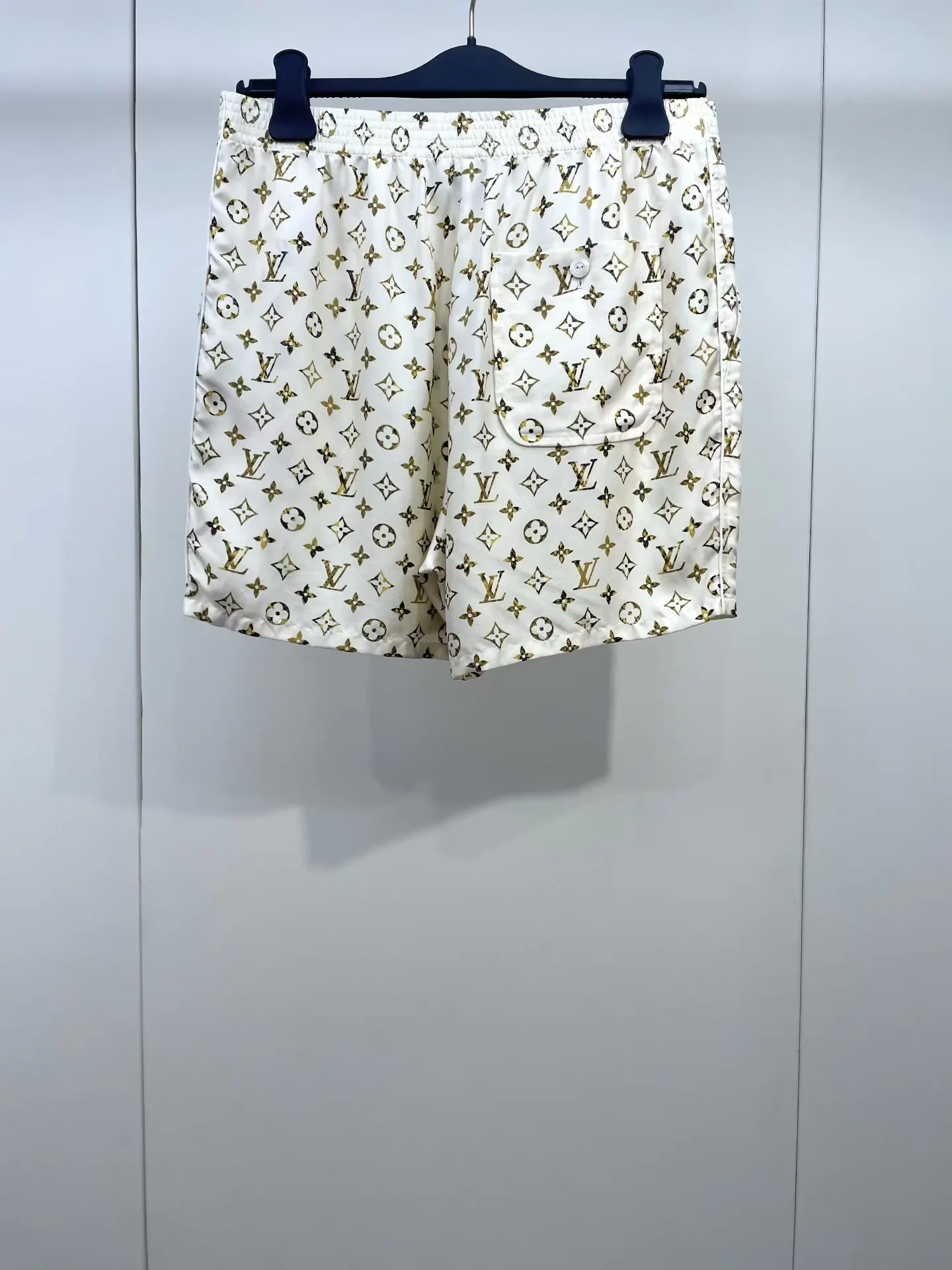 LV Spring/Summer 2023 Silk All-over Print Shorts - Image 2