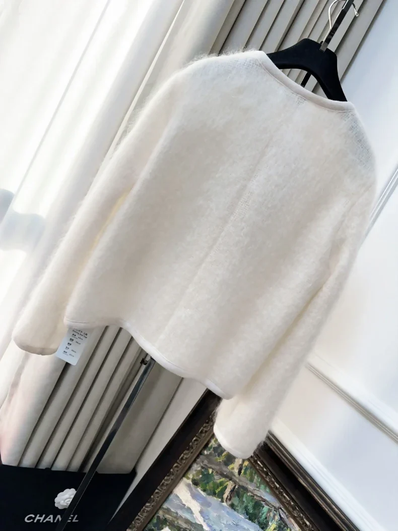 Chanel 25N White ecru jacket with plush bow tie - Image 2