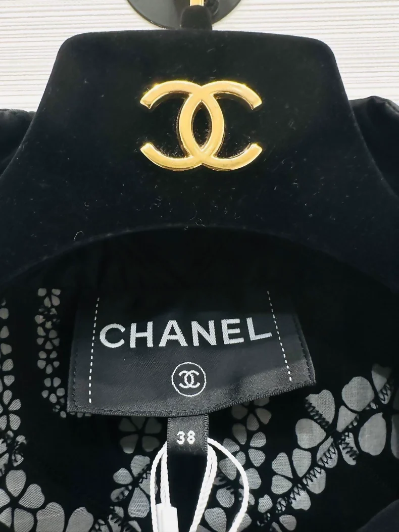Chanel 25M black hooded jacket - Image 3