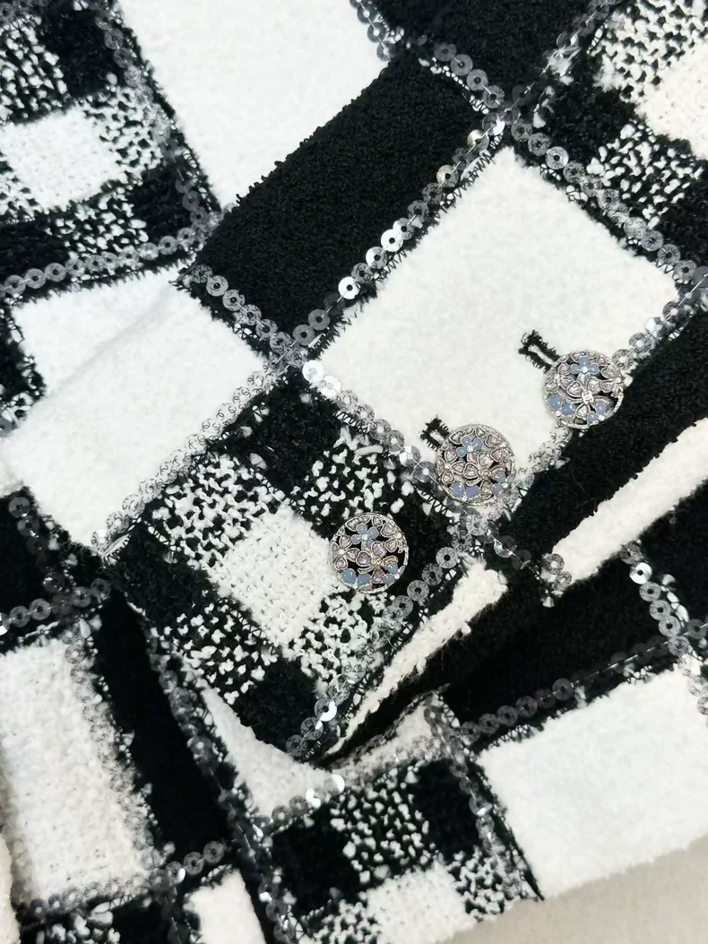 CHANEL 24S black & white tweed jacket - Image 4