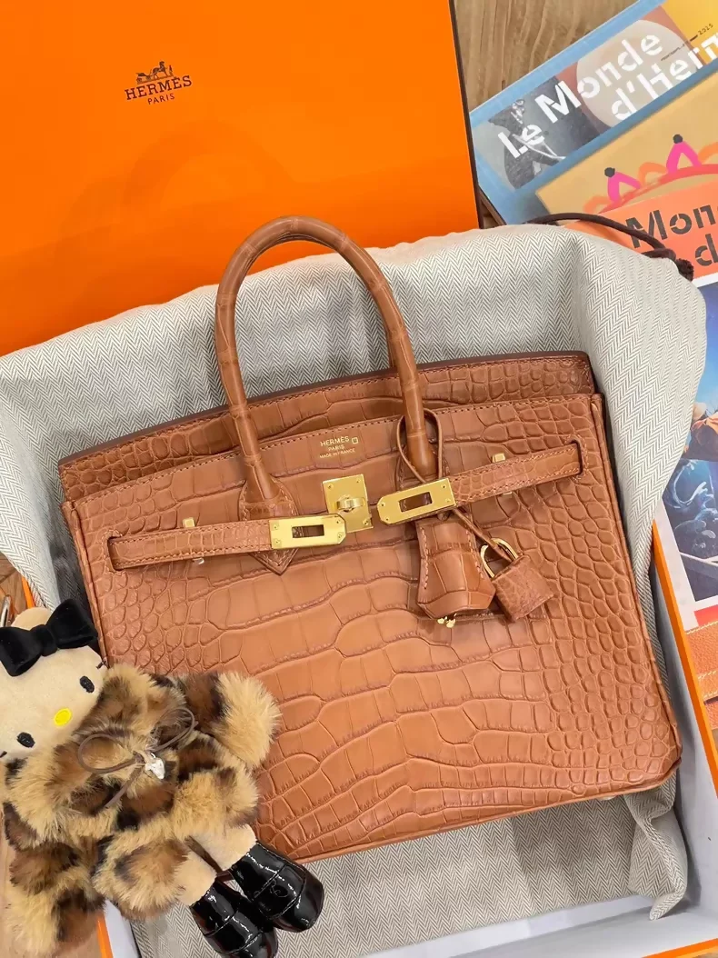 Hermès Birkin 25 gold matte crocodile leather gold hardware - Image 2