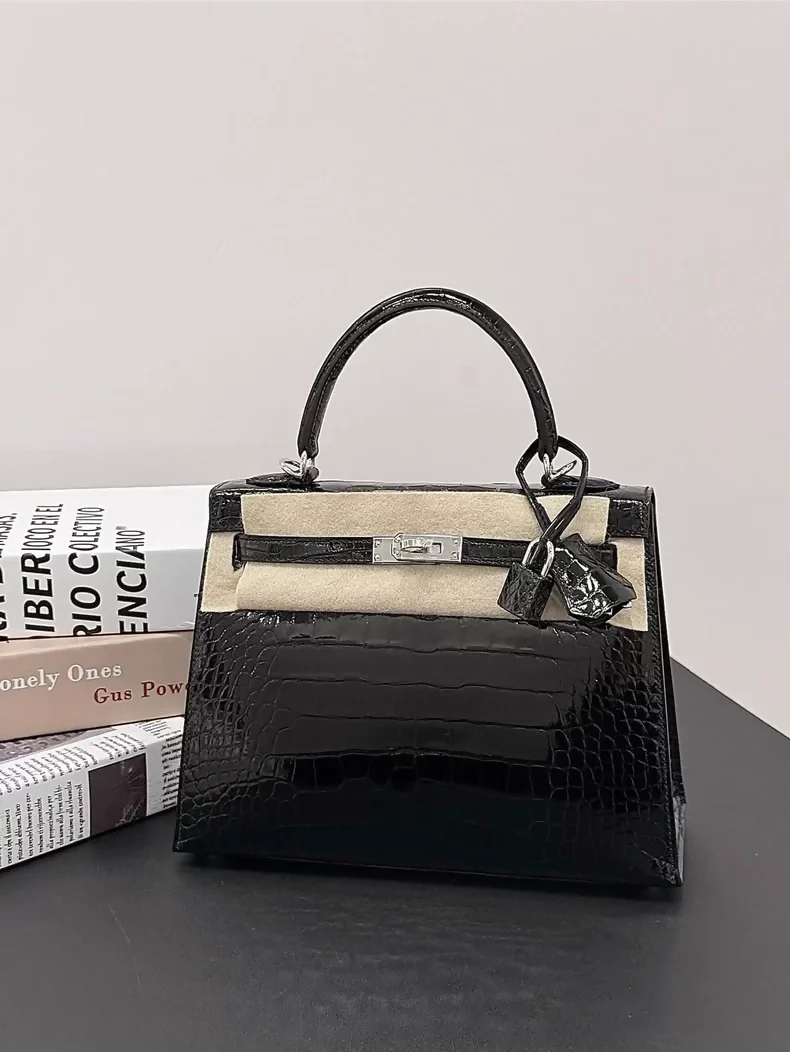 Hermès Kelly 25 black shiny crocodile leather palladium hardware - Image 2