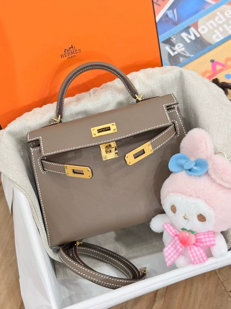 Hermès Mini Kelly 20 Etoupe Mad Leather Gold hardware - Image 2