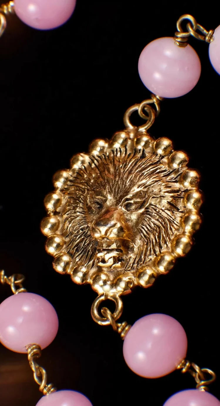 Chanel 1982 Pink Glass Gold Lion Head Long Necklace - Image 3