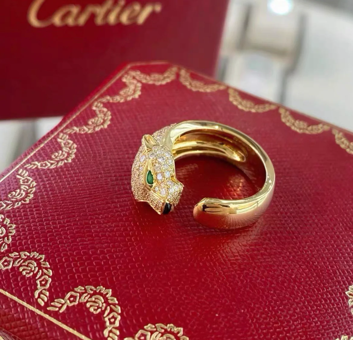 Panthere de Cartier ring in 18k Gold with diamonds and Emerald eyes Size 52 - Image 3