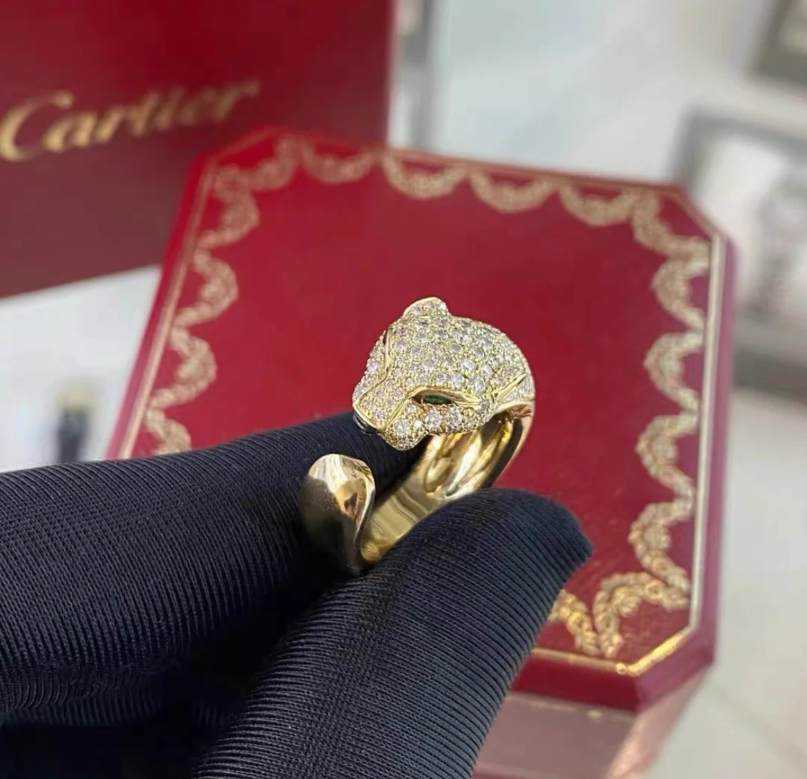 Panthere de Cartier ring in 18k Gold with diamonds and Emerald eyes Size 52 - Image 5
