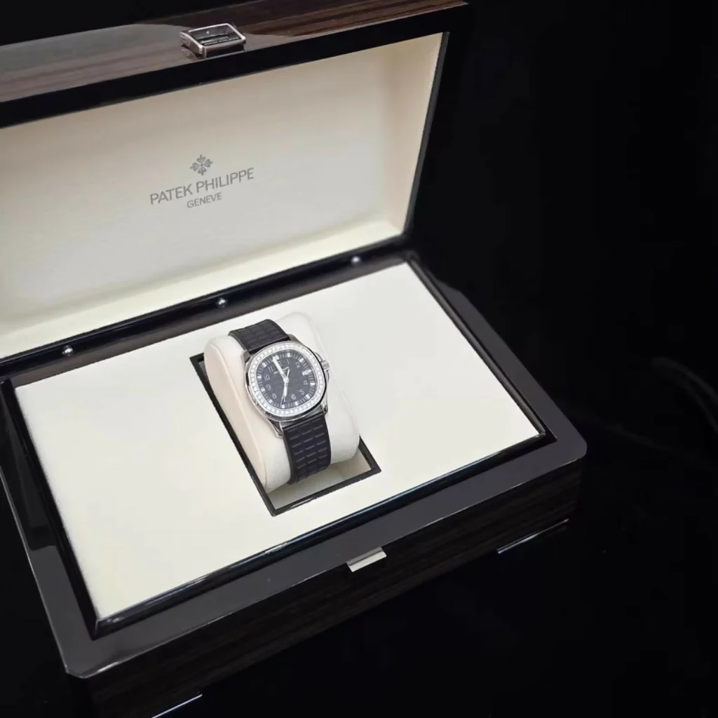 Patek Philippe Aquanaut 5067A-001 – Unused - Image 2