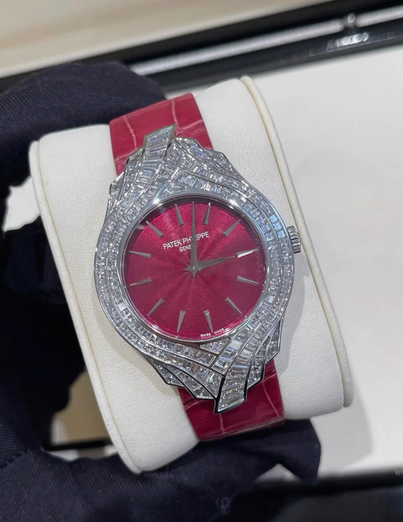 Patek Philippe Calatrava Haute Joaillerie (Reference 4895). A white gold and diamond-set manual wind wristwatch, Mens Watch - Image 5