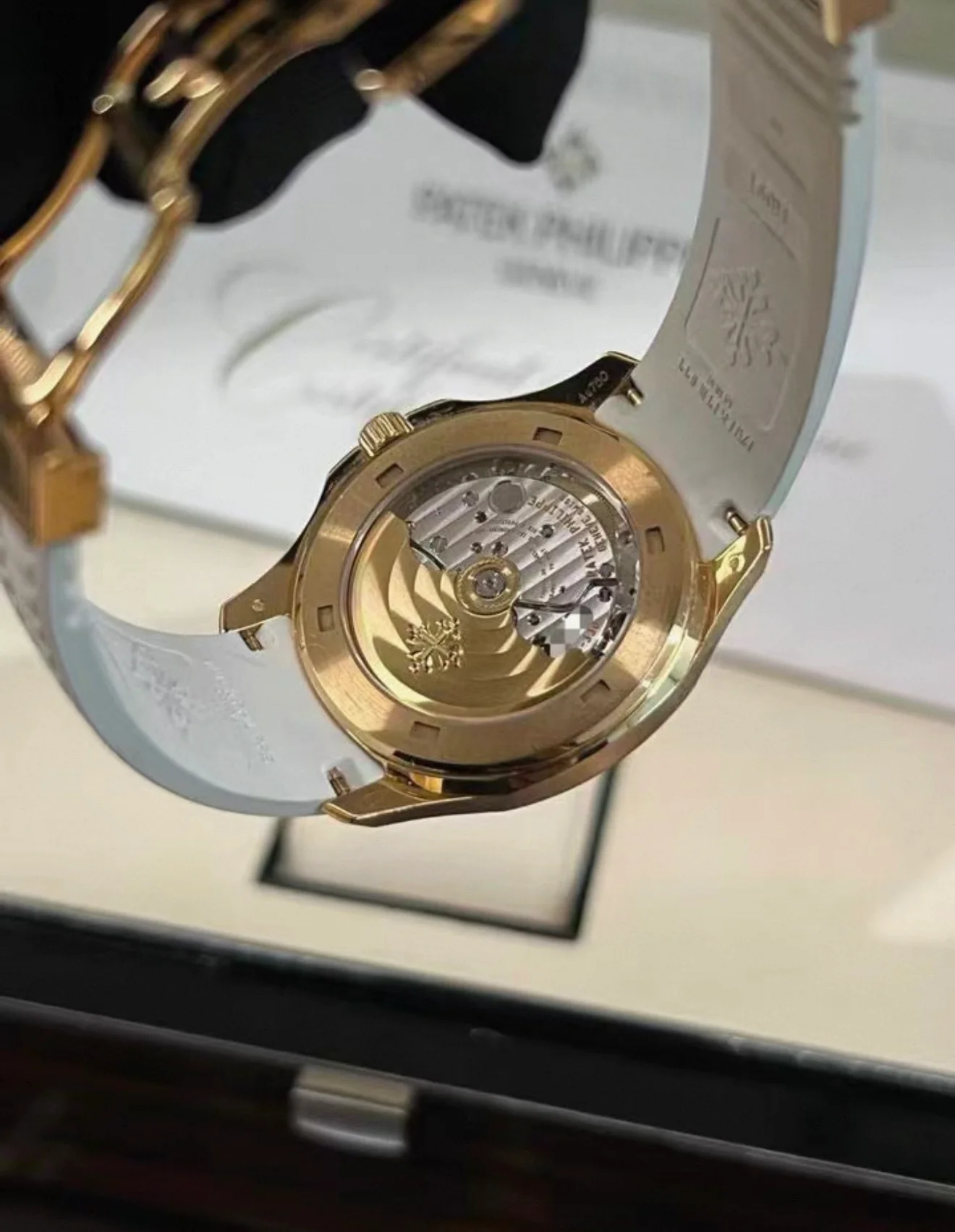 Patek Philippe PP5268/200R-001 Rose Gold Aquanaut Ladies' Watch, White Dial - Image 4