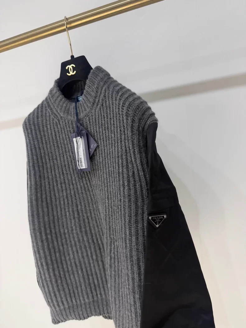 Prada classic grey knit sweater - Image 3