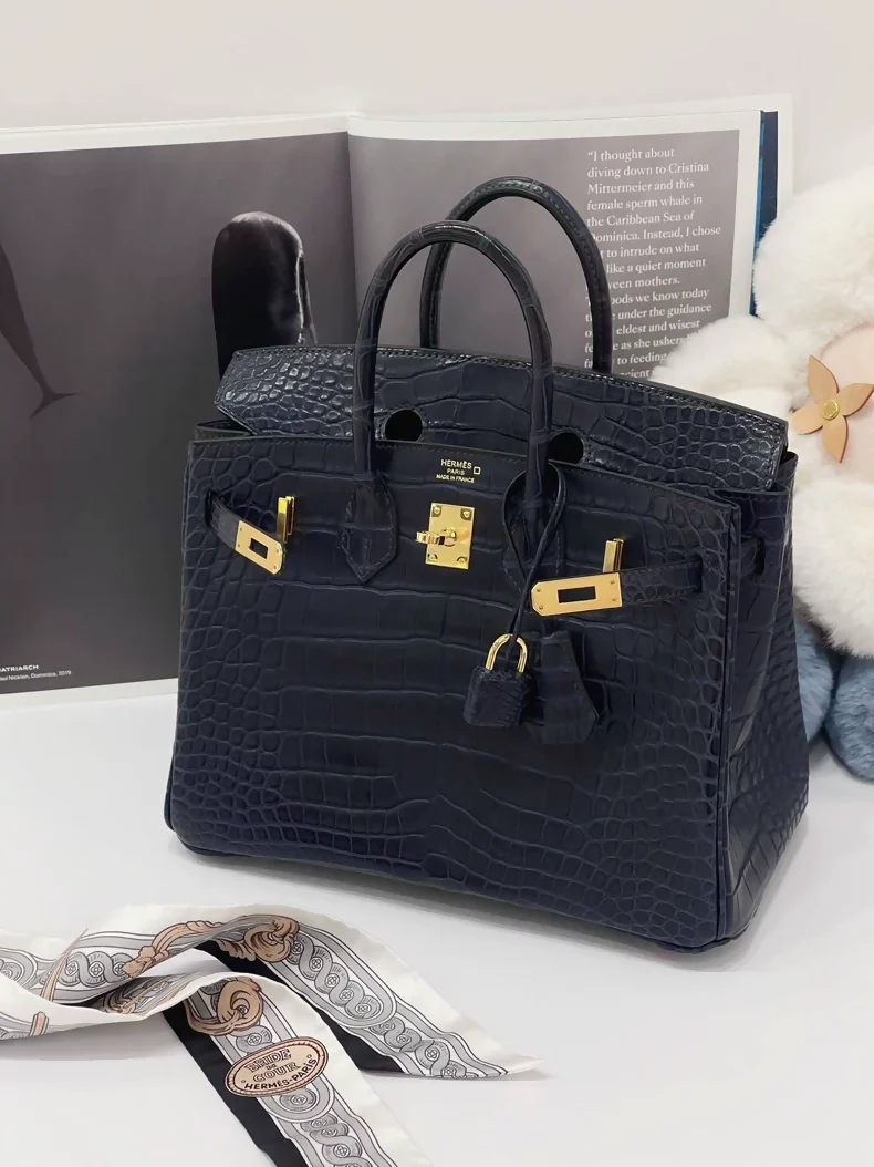 Pre-owned Hermès Birkin 25 deep blue matte alligator leather gold hardware - Image 2