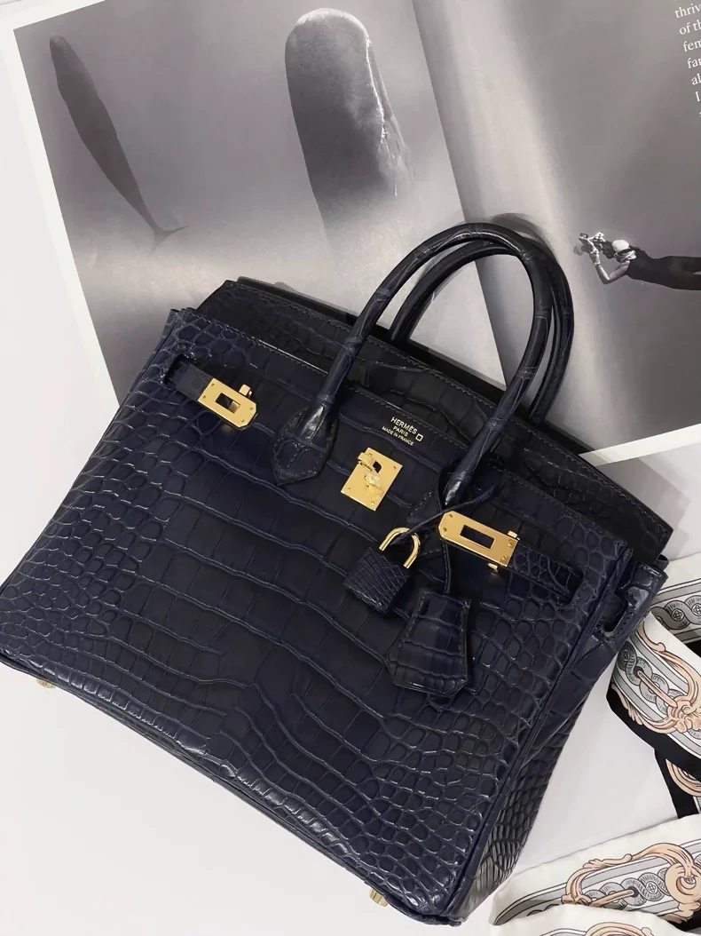 Pre-owned Hermès Birkin 25 deep blue matte alligator leather gold hardware - Image 3