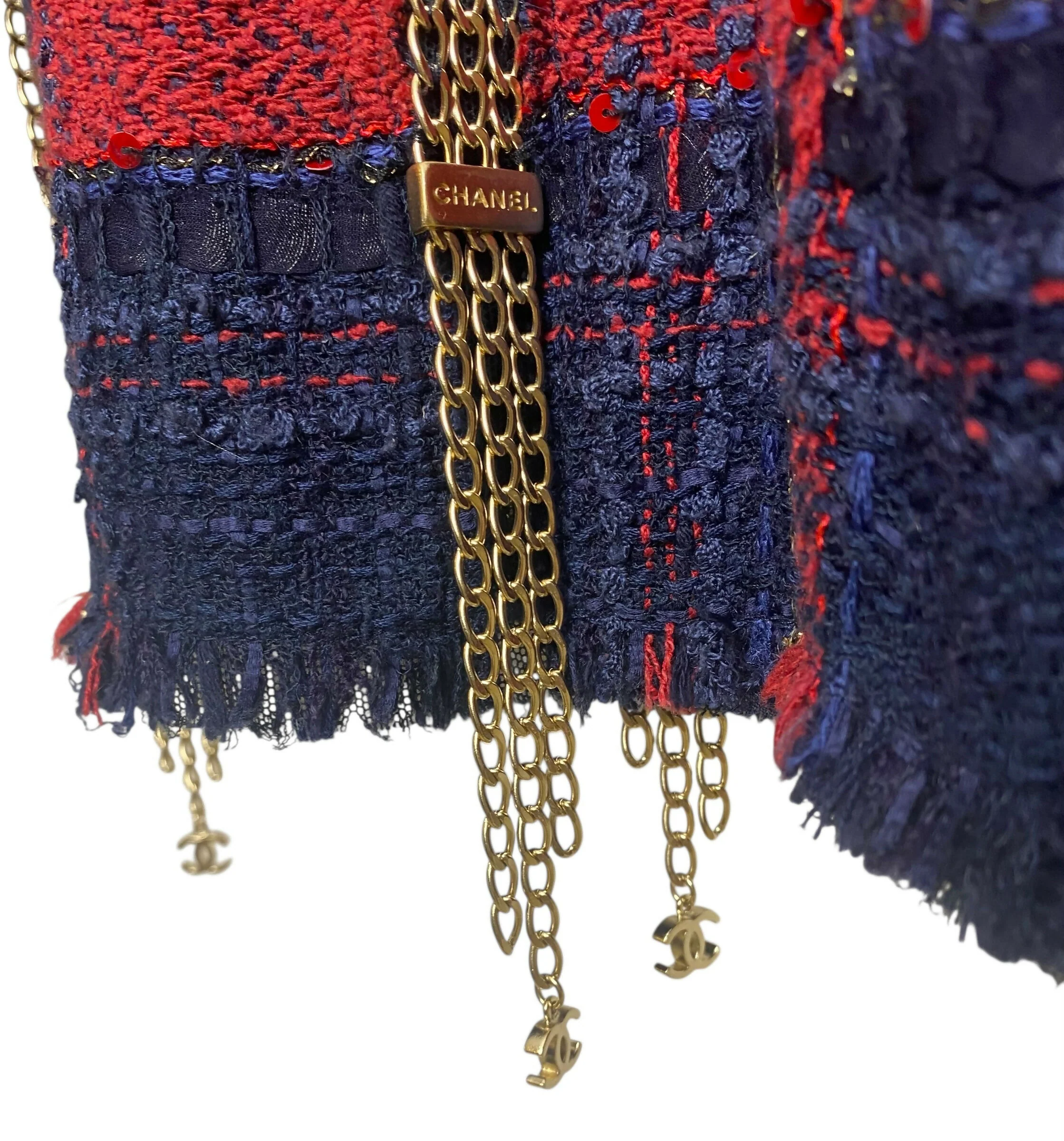 RARE CHANEL 08P RUNWAY BLUE RED GOLD CC CHAINS TWEED JACKET FR 44 - Image 3