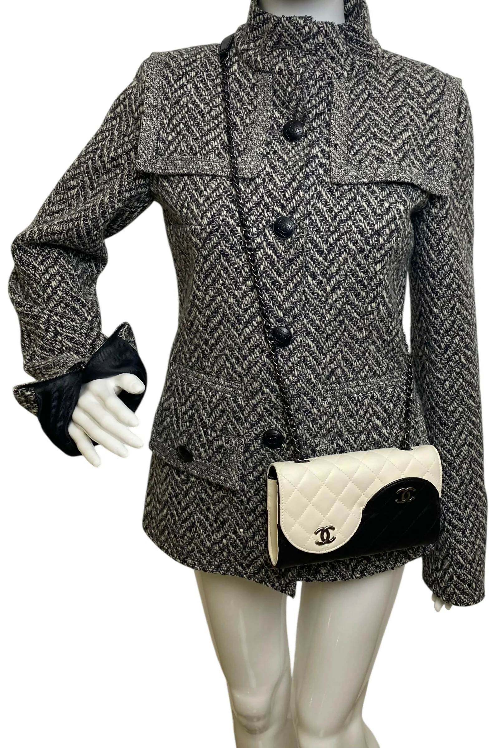 Rare Chanel 16C Paris-Seoul Small Yin Yang Flap Bag - Image 3