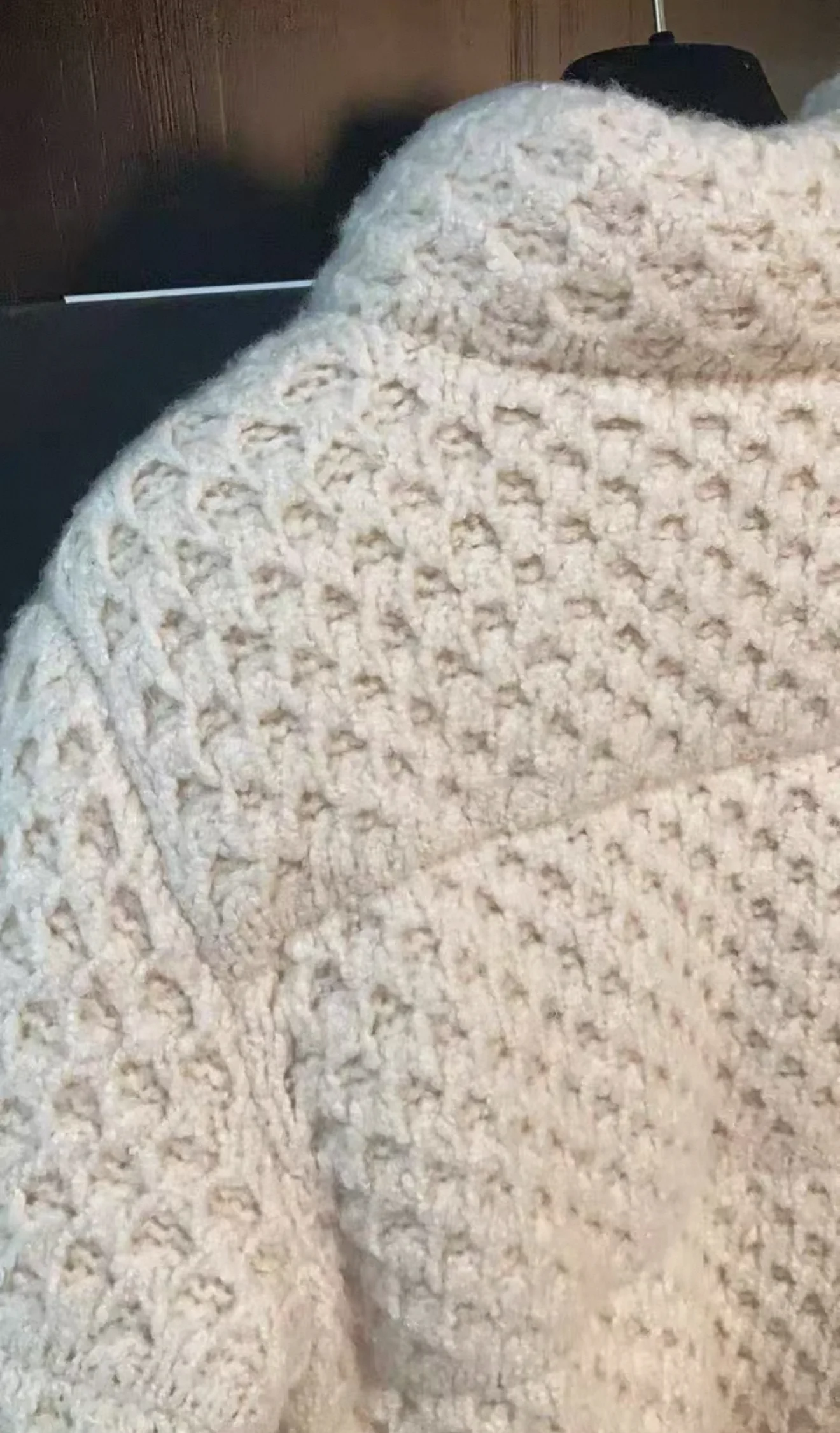 Rare Chanel 17A White Écru Down Jacket - Image 4
