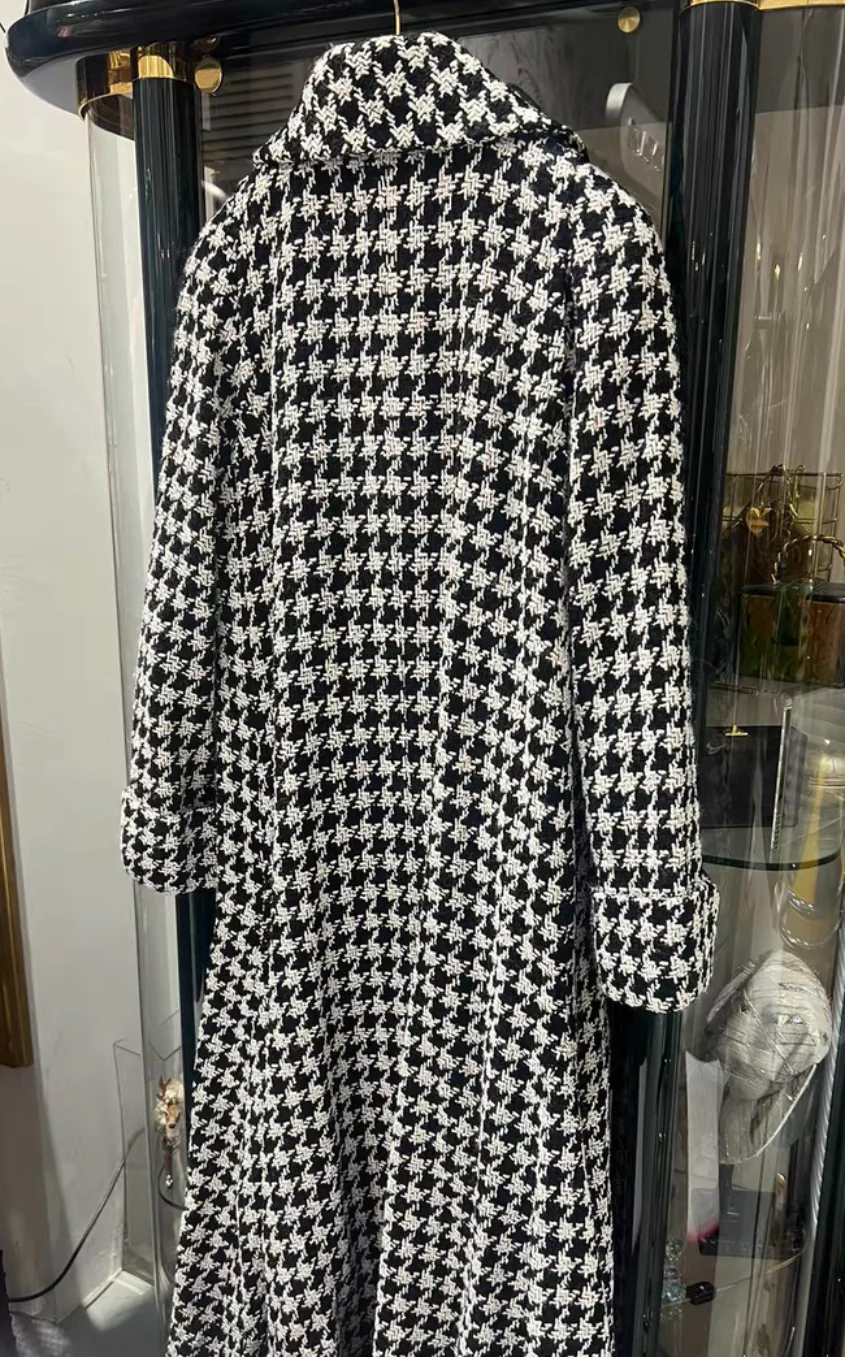 Rare CHANEL 17k white & black Houndstooth Coat size 42 - Image 7