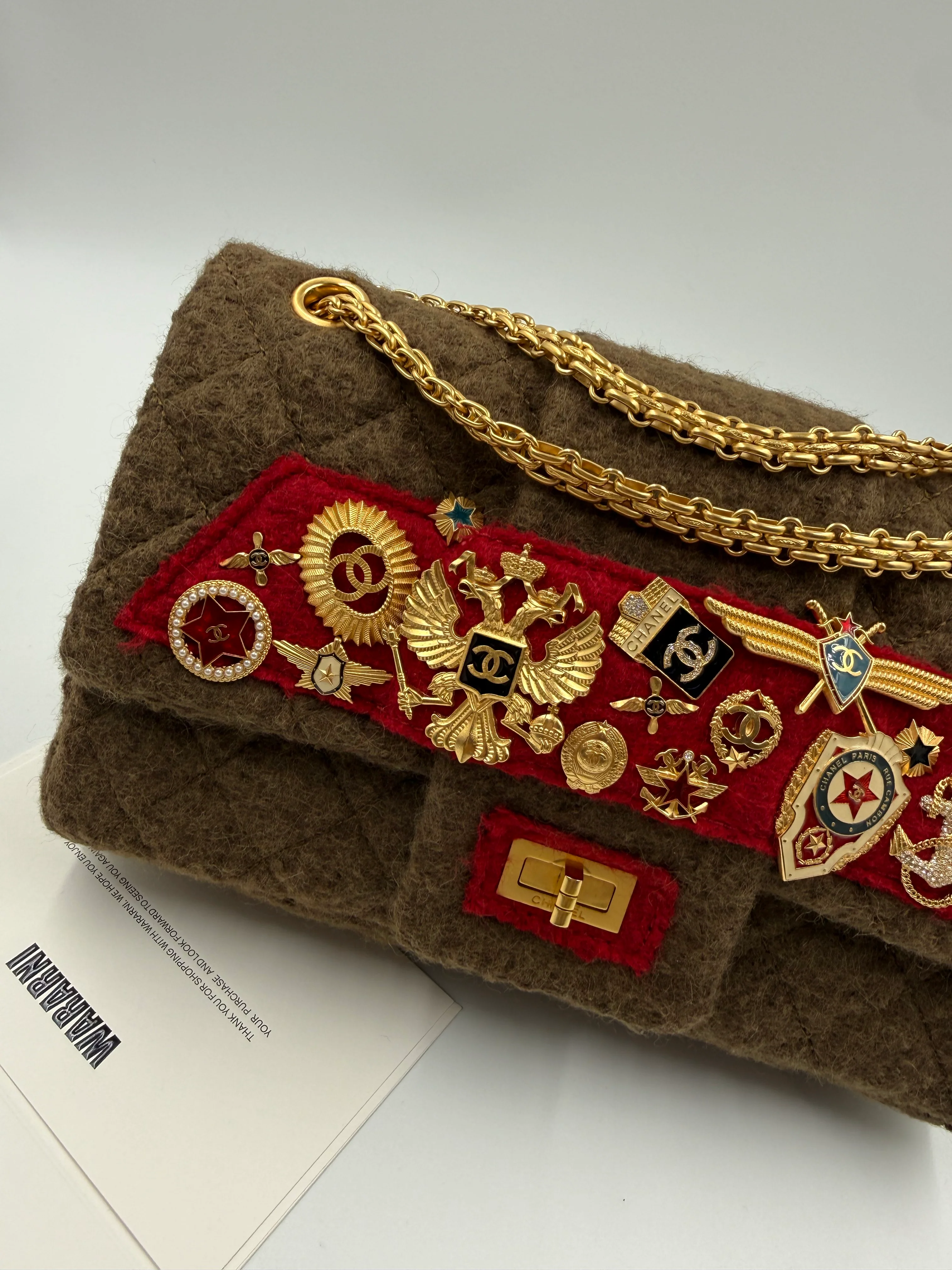 Rare Chanel 2009 Pre-fall Paris Moscow 2.55 badge bag - Image 4