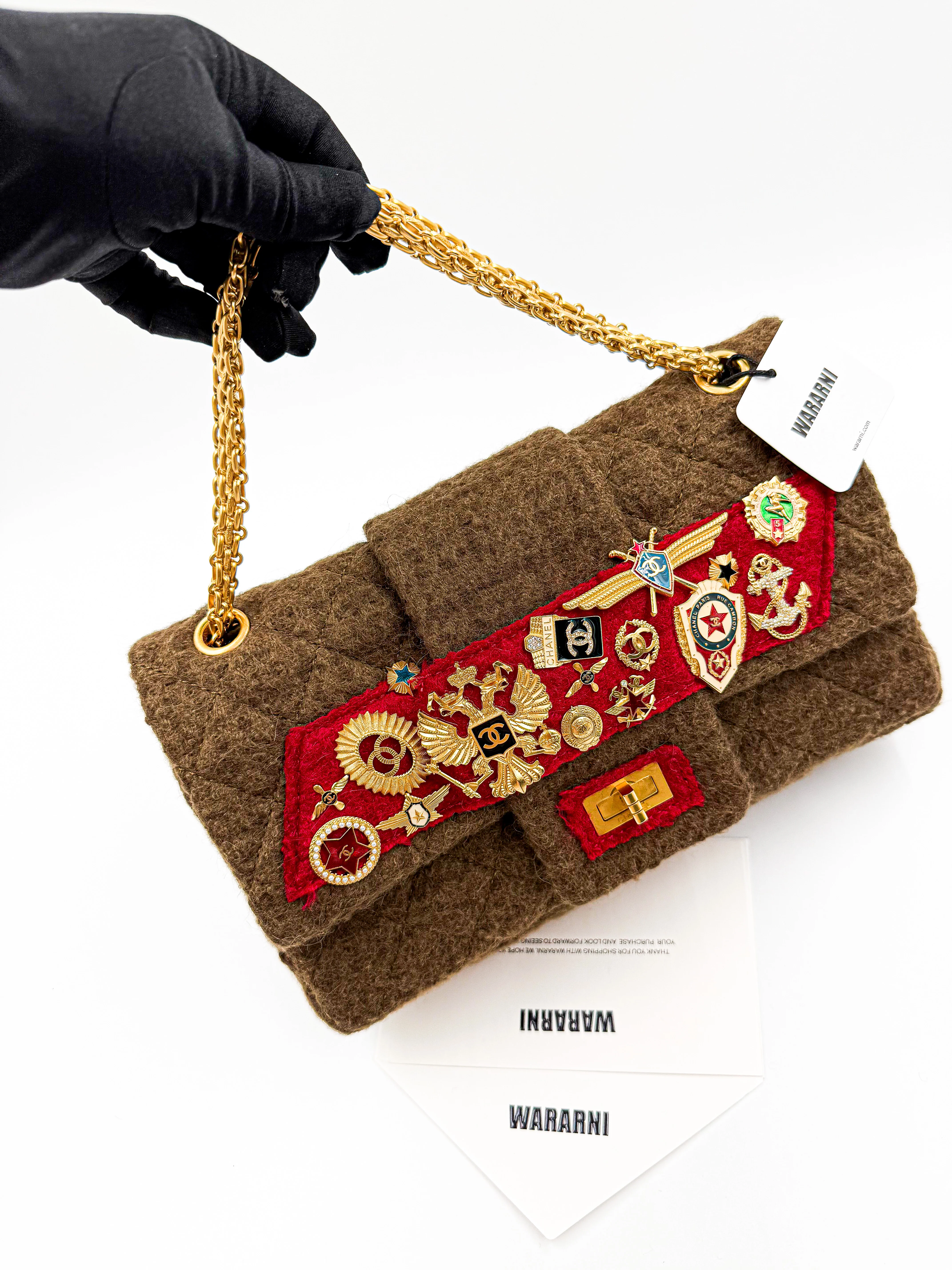 Rare Chanel 2009 Pre-fall Paris Moscow 2.55 badge bag - Image 7