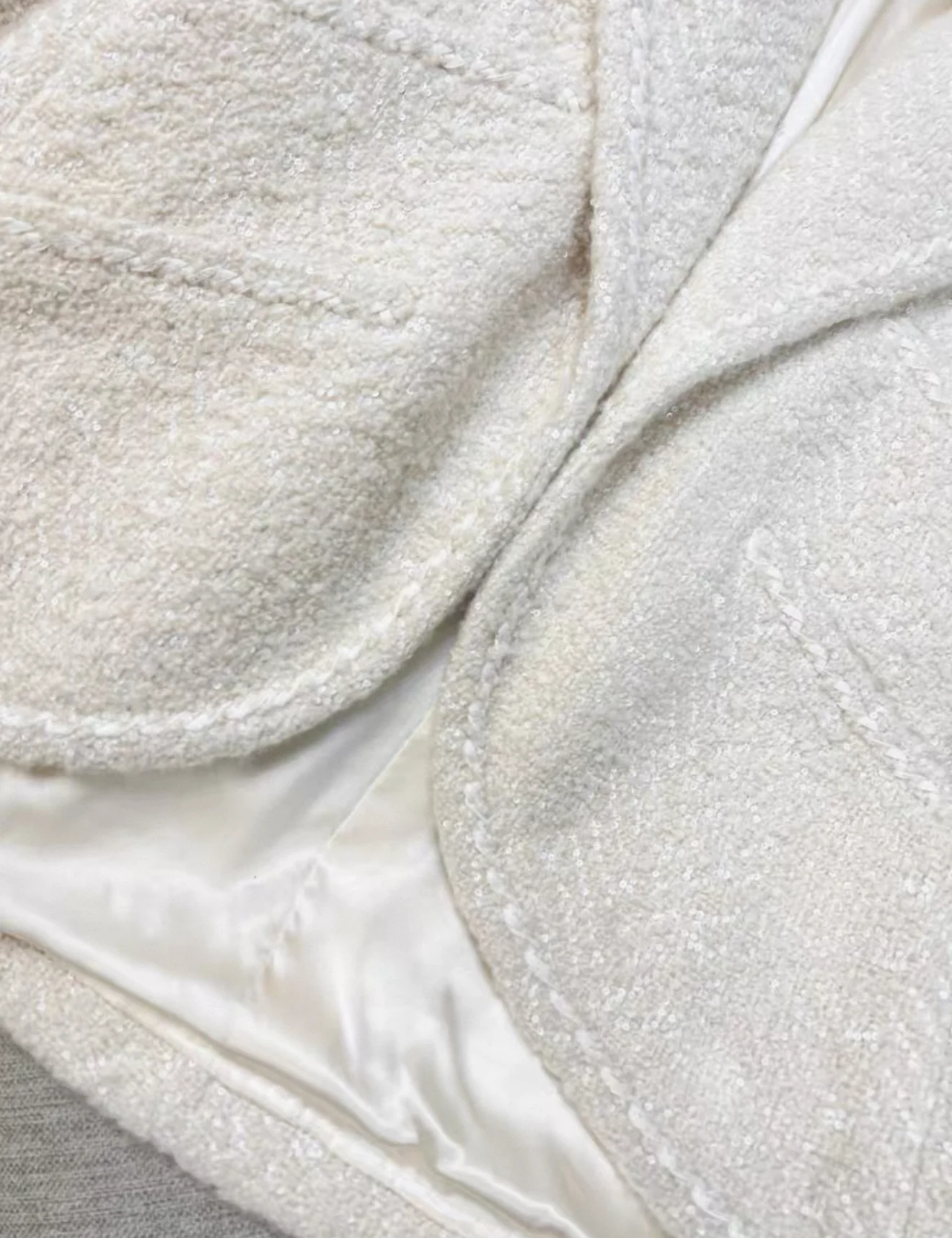 Rare Chanel 2015 écru coat - Image 4