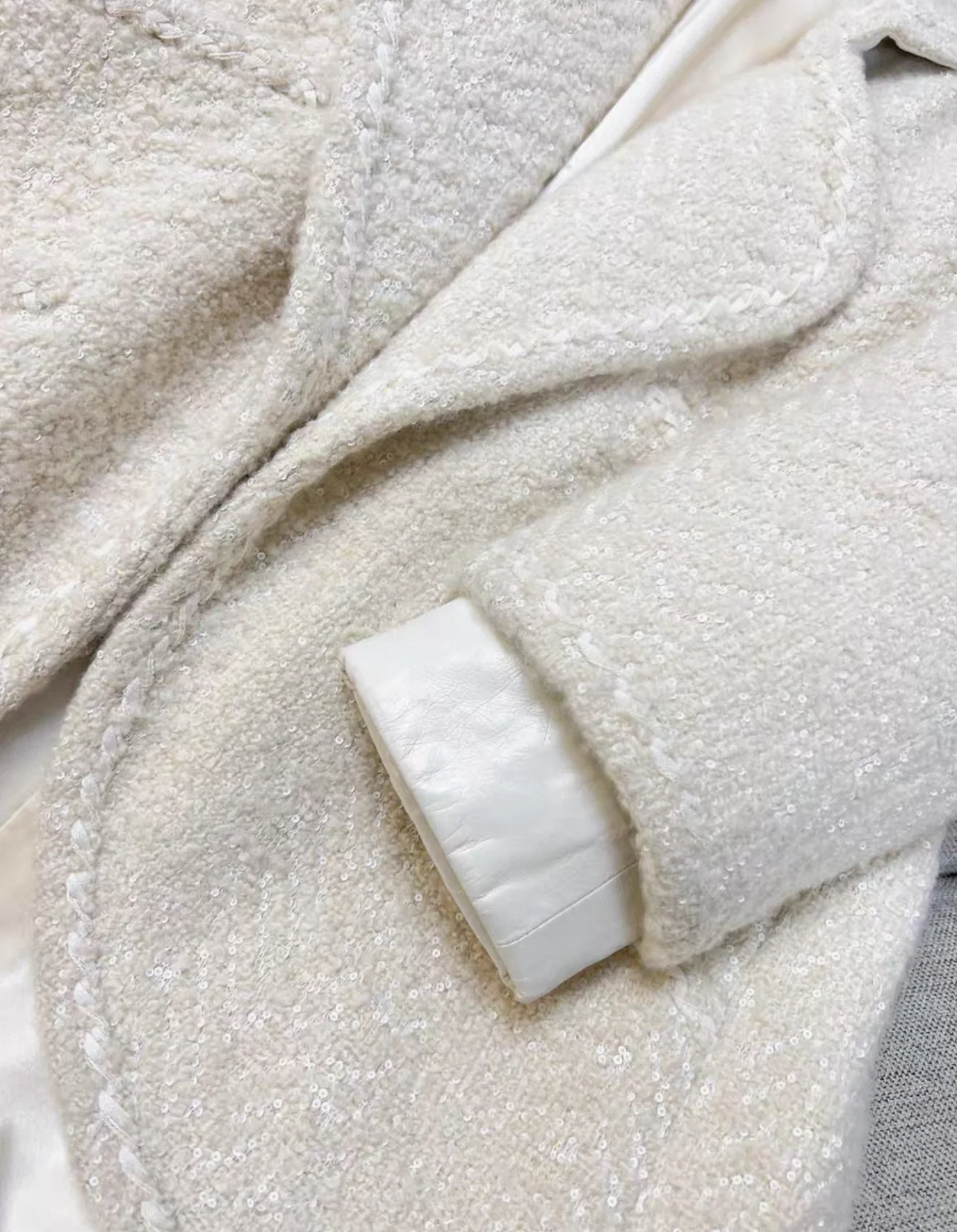 Rare Chanel 2015 écru coat - Image 5
