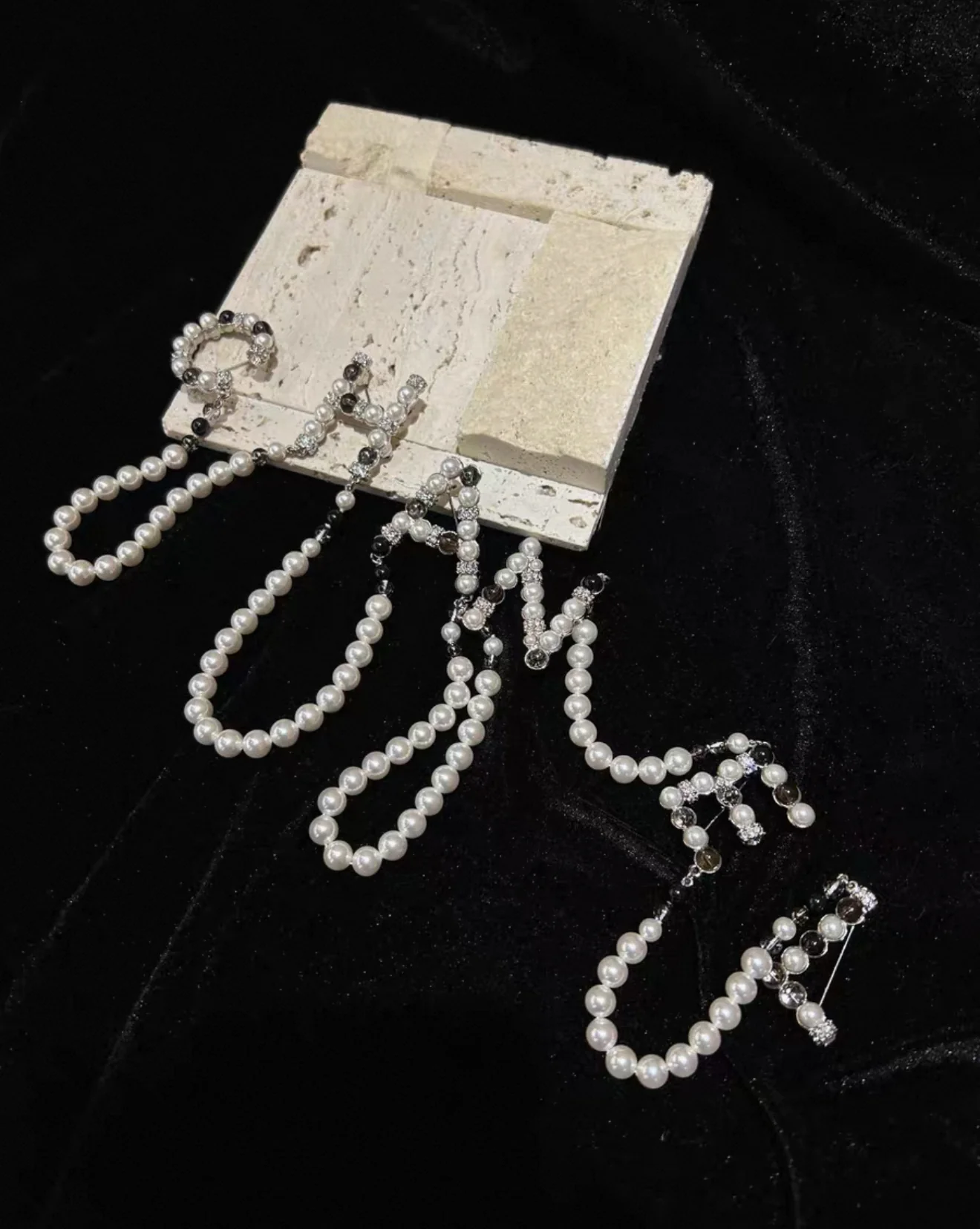 Rare Chanel 2019 Peals CC Letters Brooch - Image 2