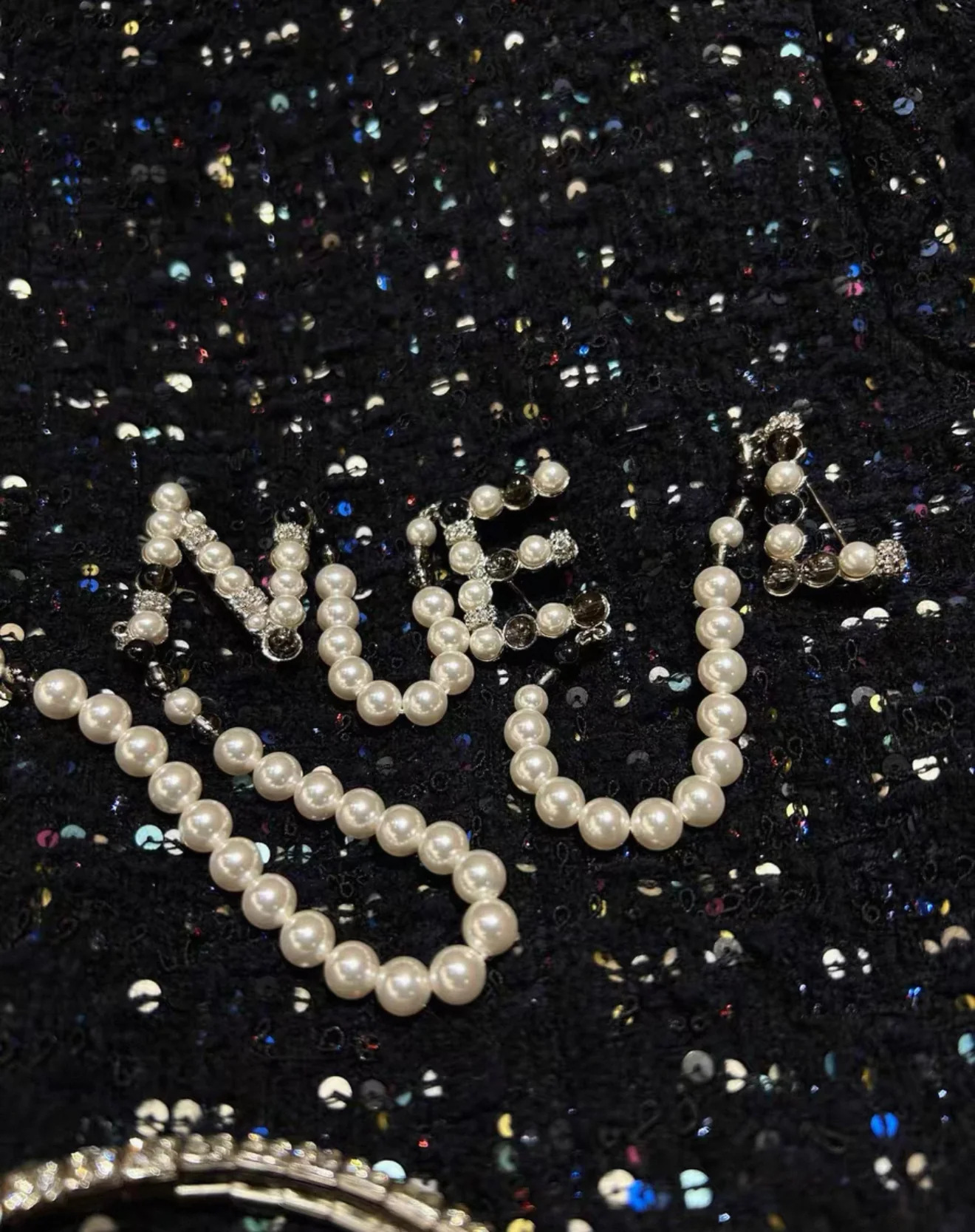 Rare Chanel 2019 Peals CC Letters Brooch - Image 4