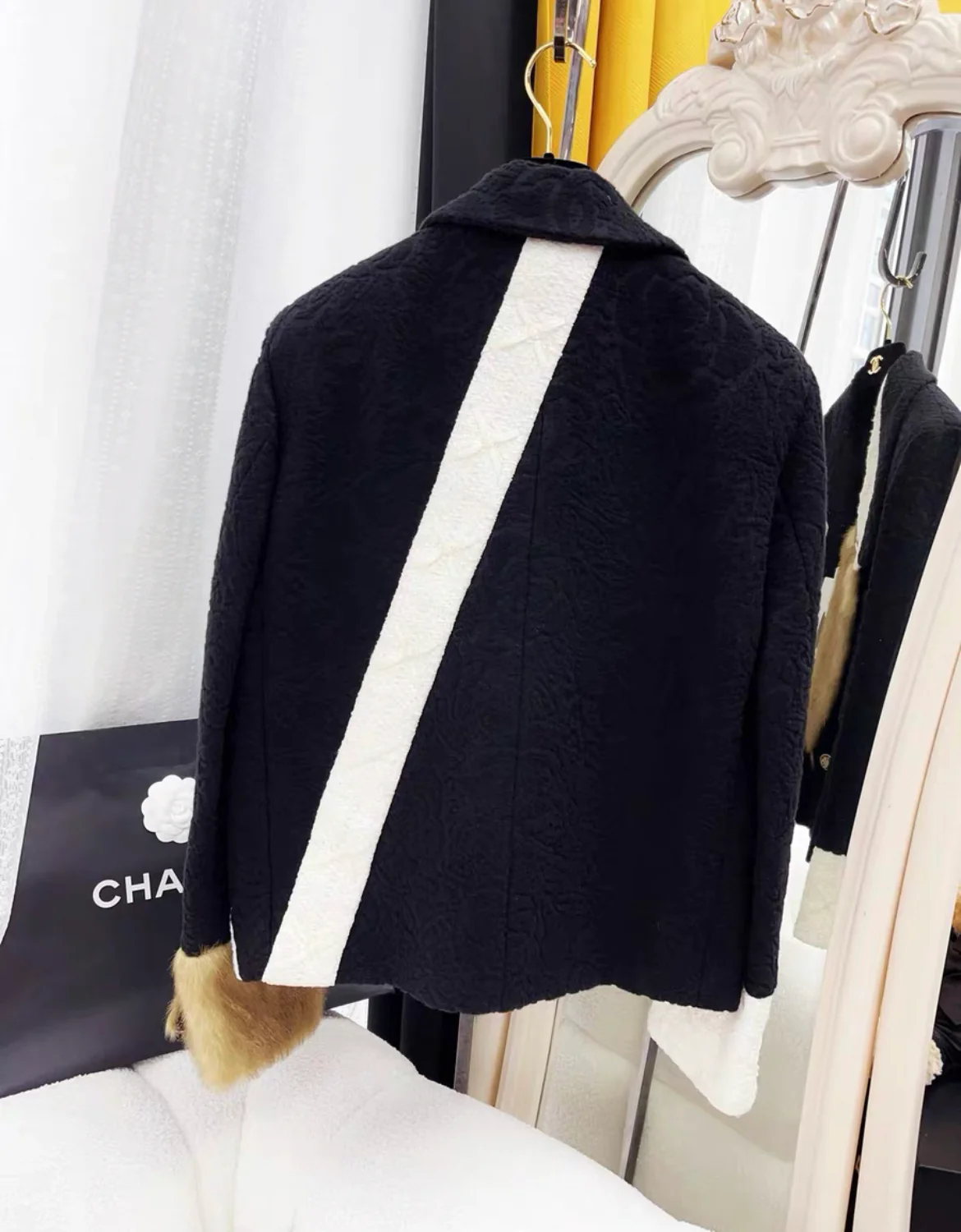 Rare Chanel 21A Camellia Fur Jacket size 36 - Image 4
