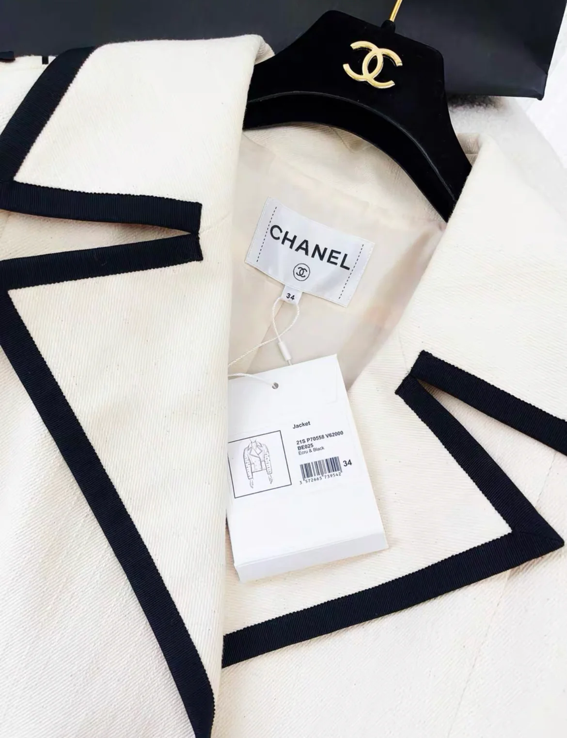 Rare Chanel 21S Ecru & Black Jacket size 34 - Image 2