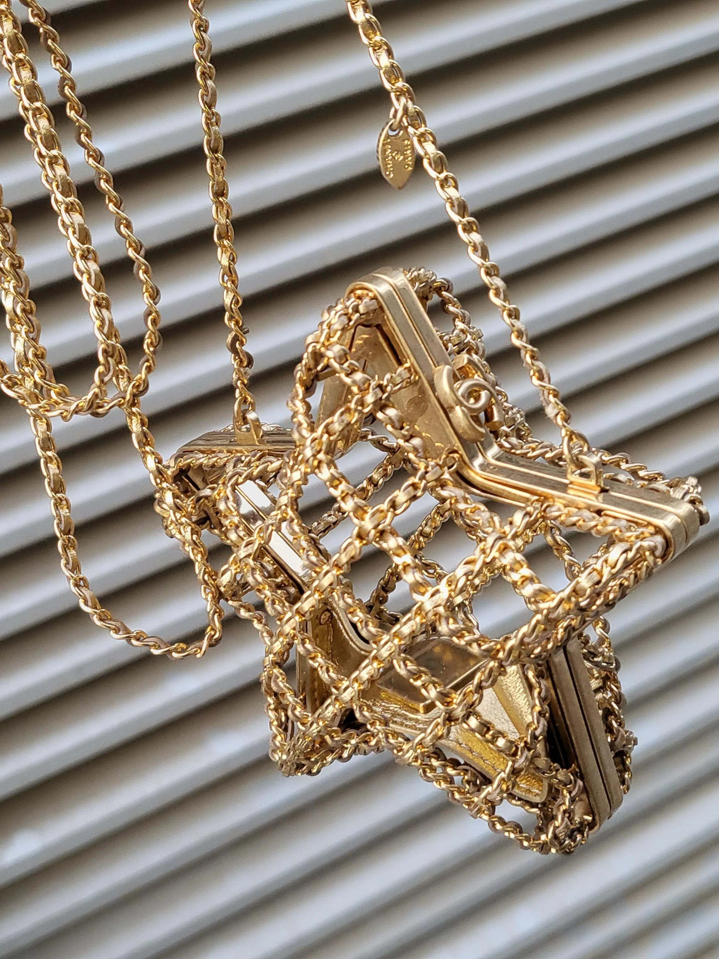 Rare CHANEL 23S Star Minaudiere Gold Evening Bag - Image 7