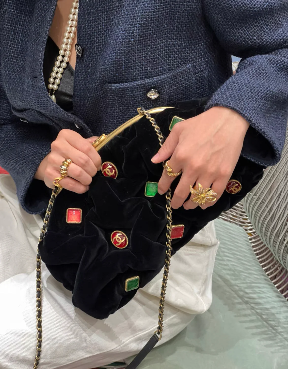 Chanel 2022 Black Velvet, Green and Red Gripoix Embellished CC Pouch Bag Gold Hardware - Image 2