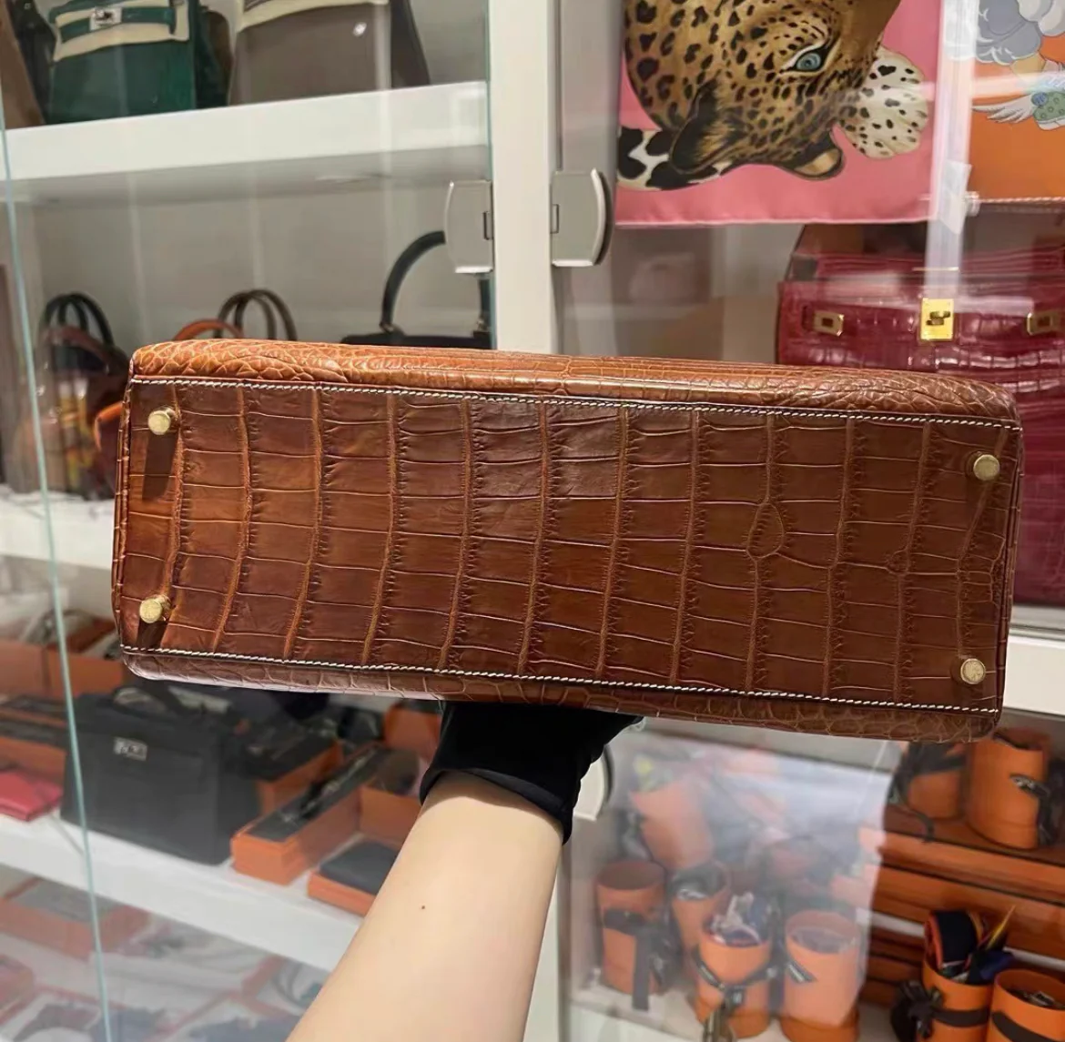 Rare Hermès Kelly 32 Gold Barenia Porosus Crocodile With Gold Hardware - Image 3