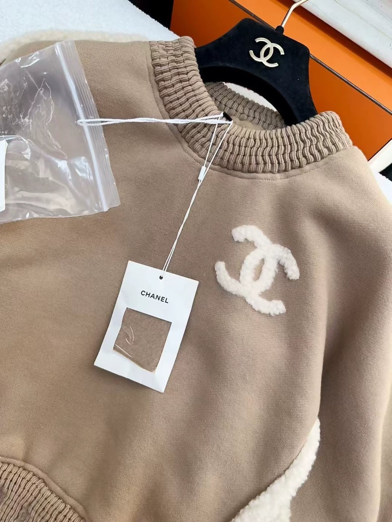 Chanel 24k Fall/Winter Teddy shearling sweater - Image 2
