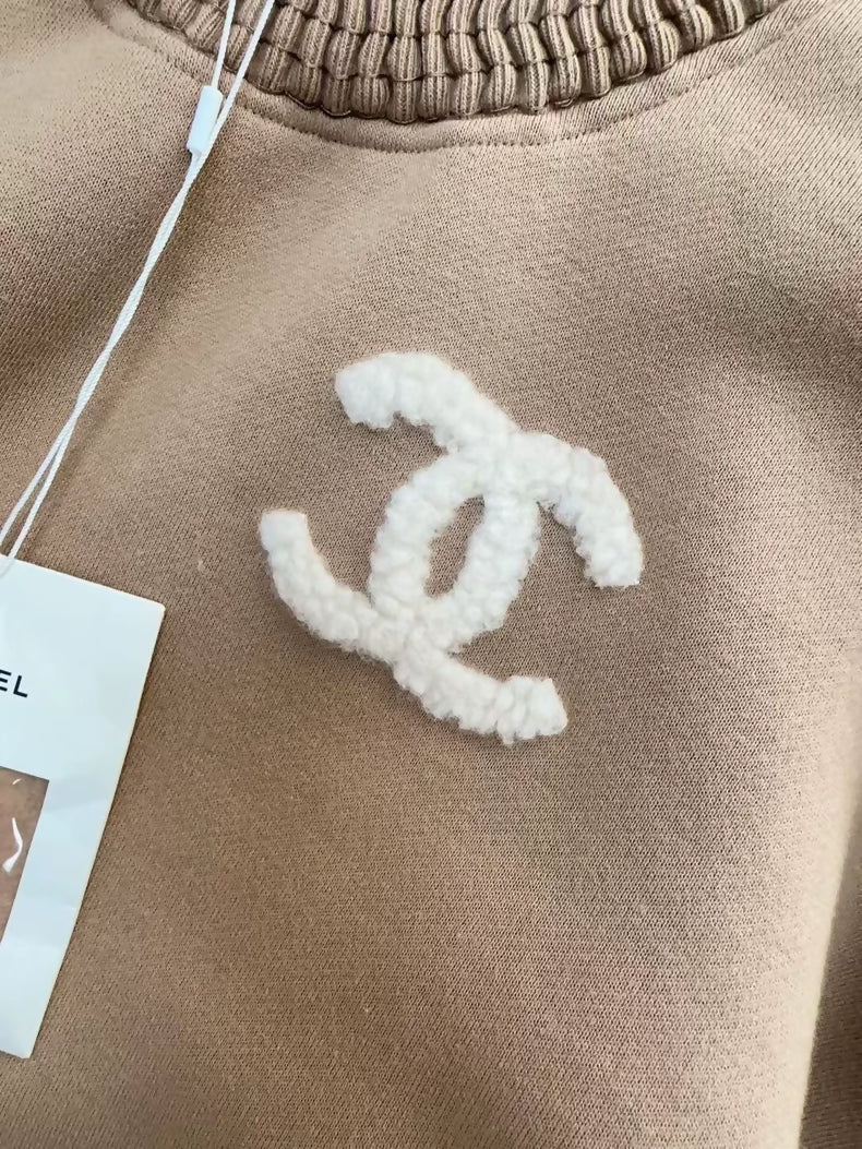 Chanel 24k Fall/Winter Teddy shearling sweater - Image 3