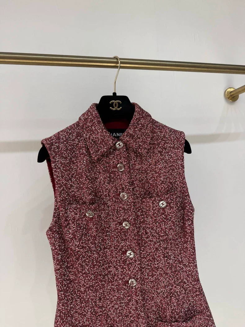 Chanel 23A Burgundy Tweed vest - Image 2
