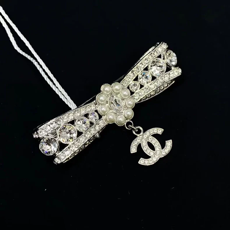 Chanel 23a brooch bow adorned with Swarovski crystals - Image 2