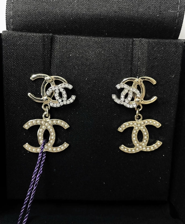 Chanel 21A Double C earrings - Image 2