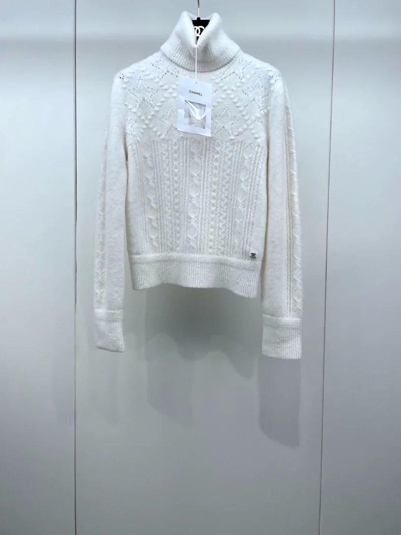Chanel 23N ecru cashmere turtleneck sweater