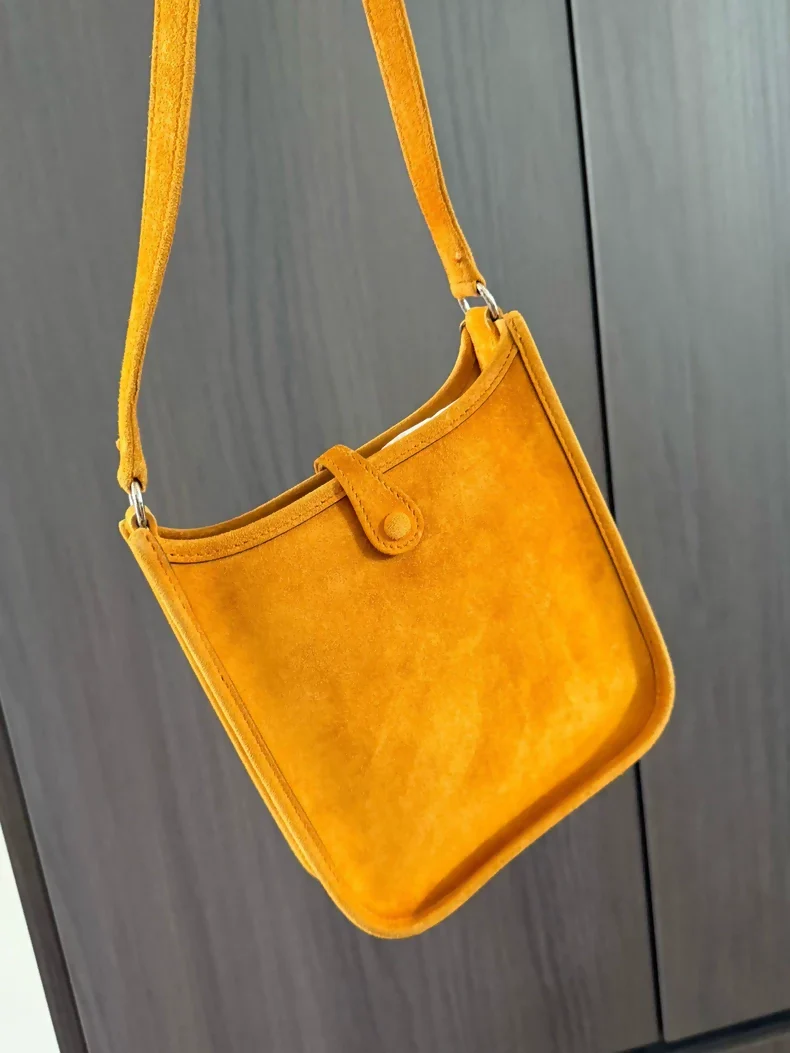 The Hermès Evelyen mini bag in turmeric orange suede is extremely rare! - Image 3
