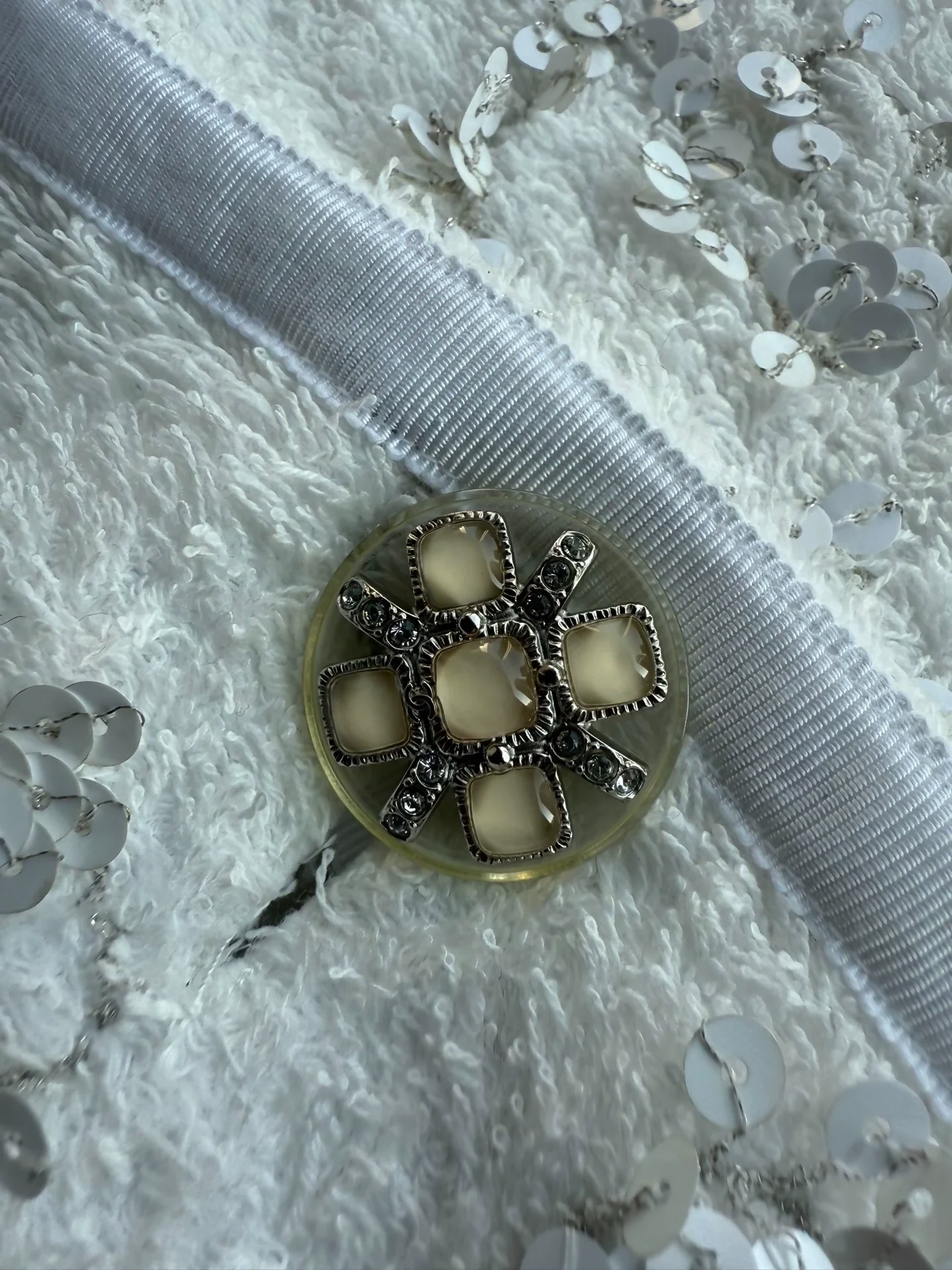 Chanel 19 white jacket - Image 2